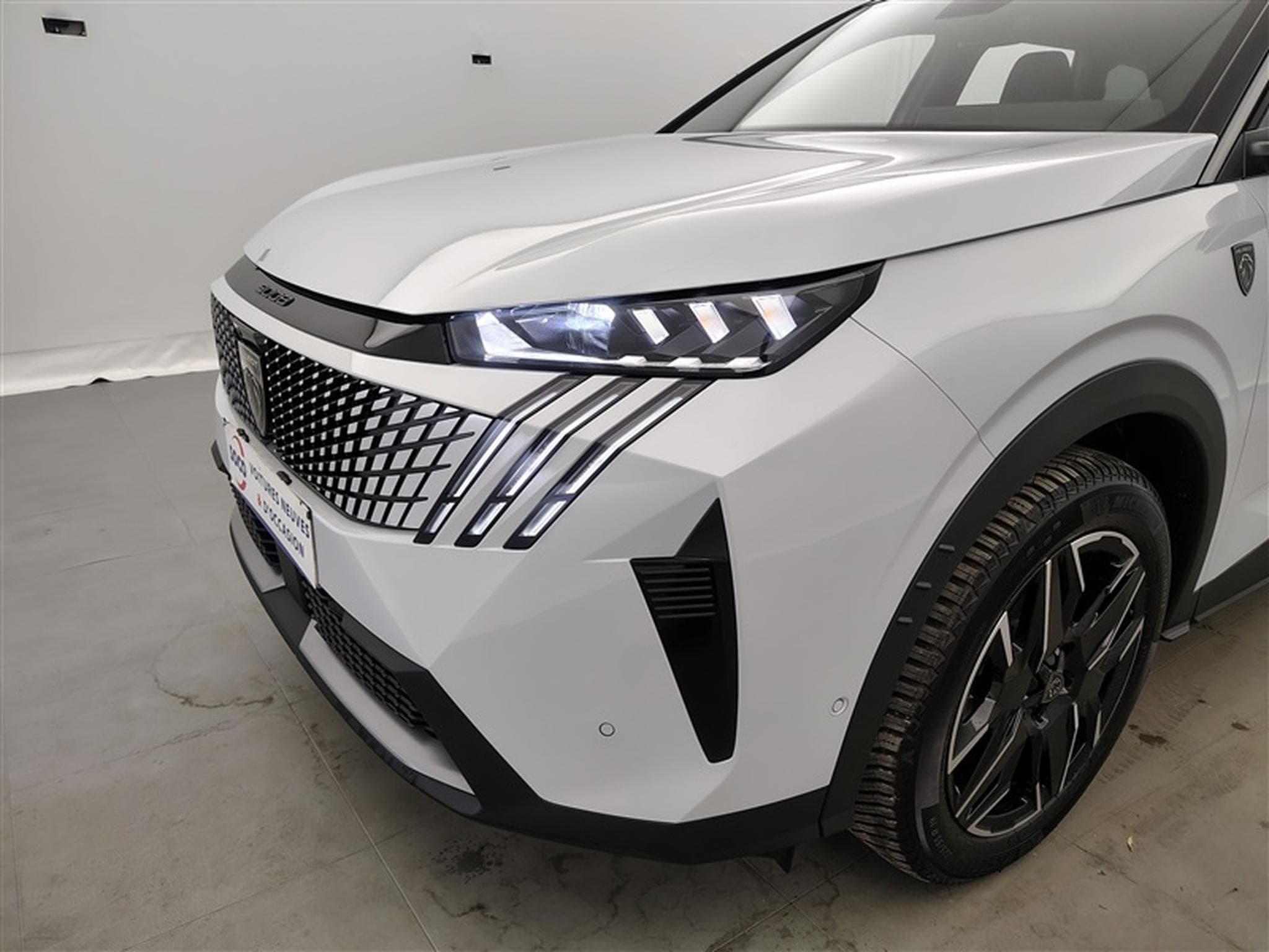 Peugeot 5008 1.2 HYBRID 145cv e-DSC6 GT 7pl. NAVI / FULL LED / CAMERA (2026) - Foto 15