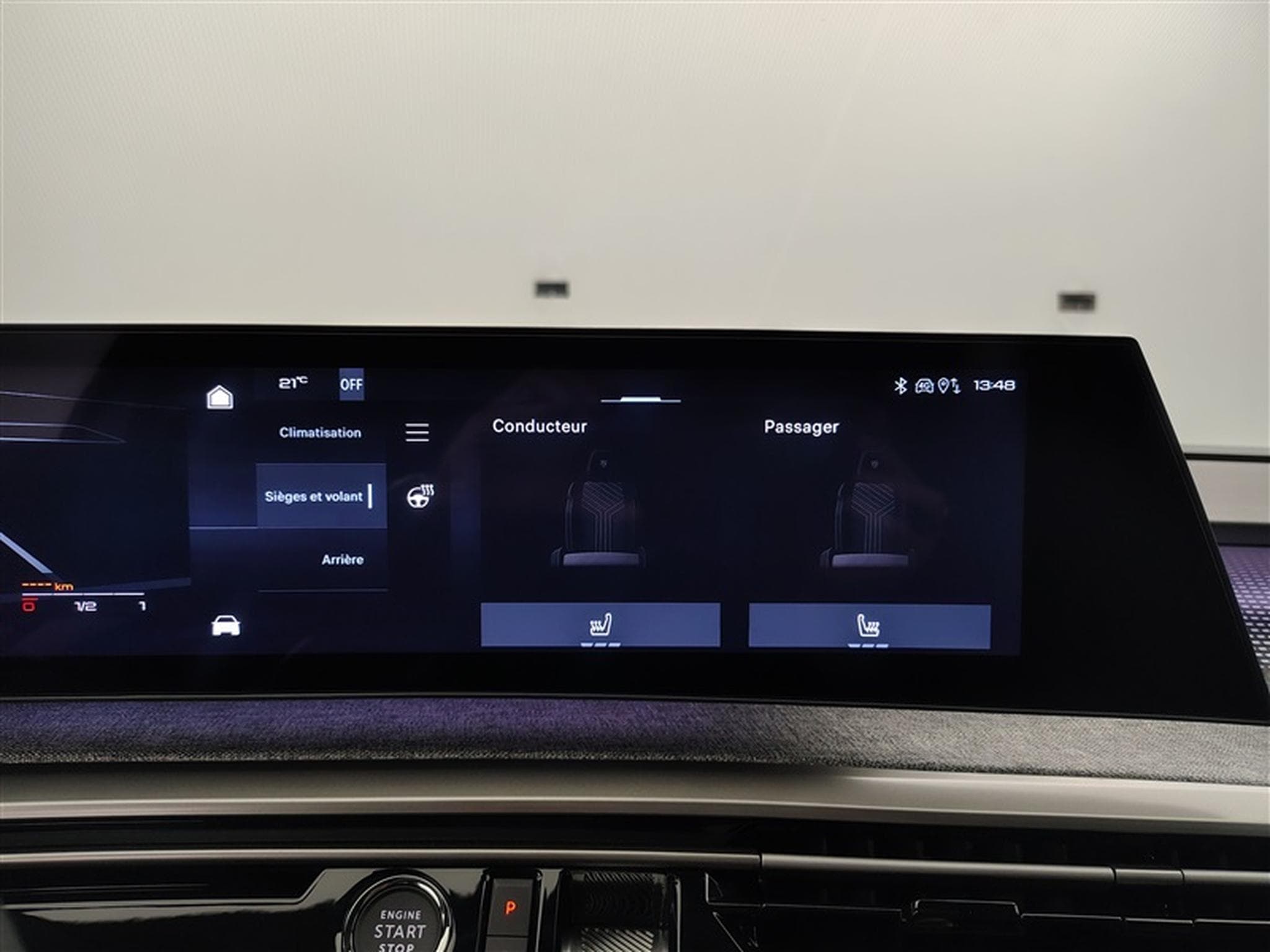 Peugeot 5008 1.2 HYBRID 145cv e-DSC6 GT 7pl. NAVI / FULL LED / CAMERA (2026) - Foto 19