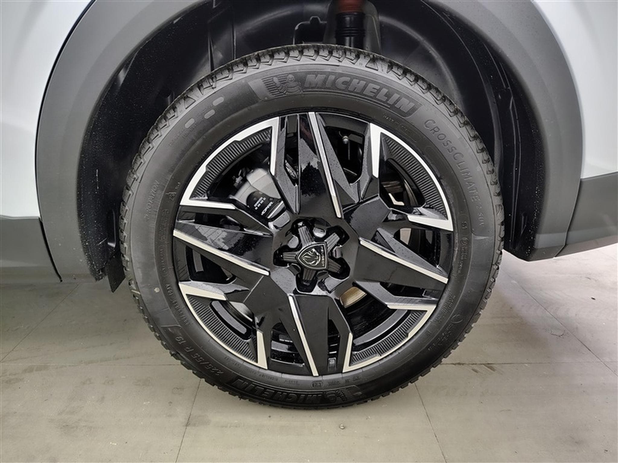 Peugeot 5008 1.2 HYBRID 145cv e-DSC6 GT 7pl. NAVI / FULL LED / CAMERA (2026) - Foto 6