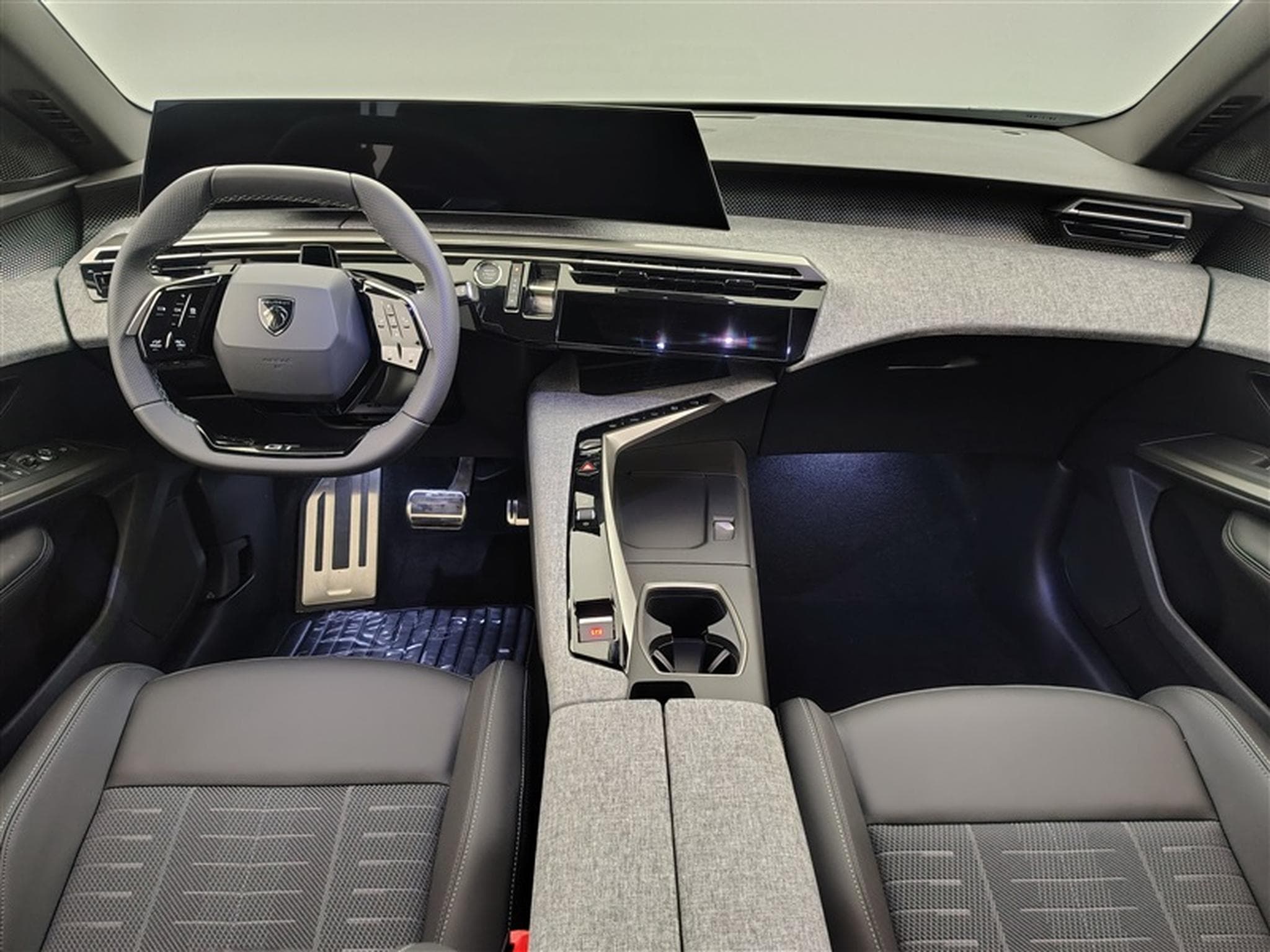 Peugeot 5008 1.2 HYBRID 145cv e-DSC6 GT 7pl. NAVI / FULL LED / CAMERA (2026) - Foto 8