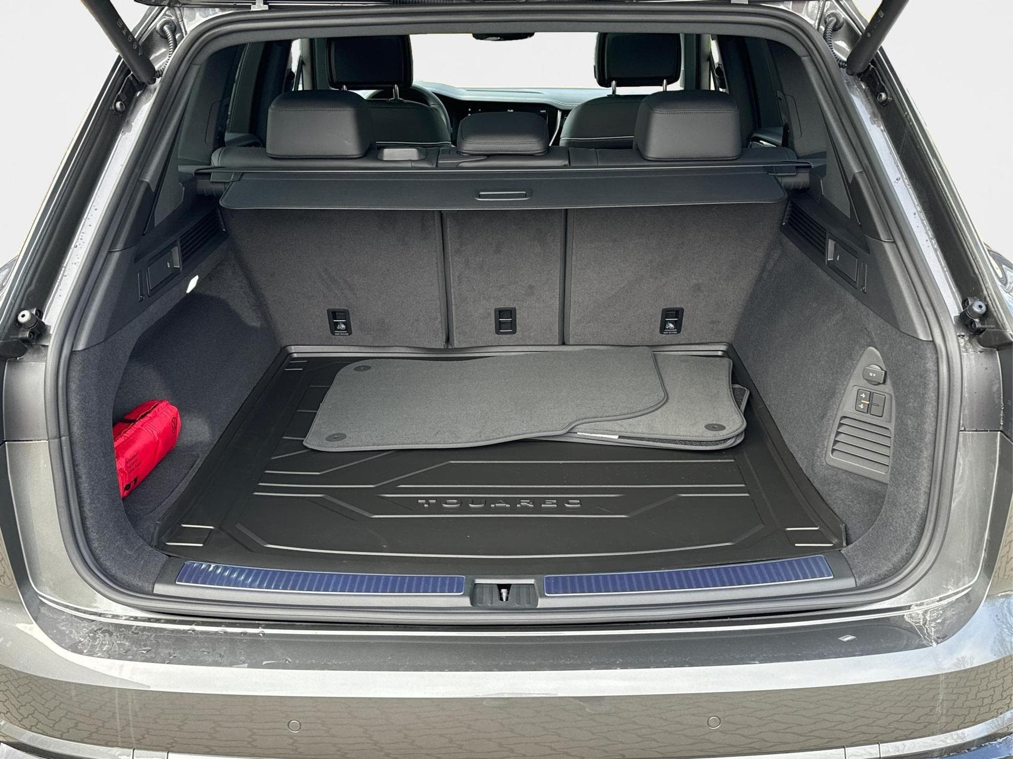 VW Touareg R FINAL EDITION (2026) - Photo 11