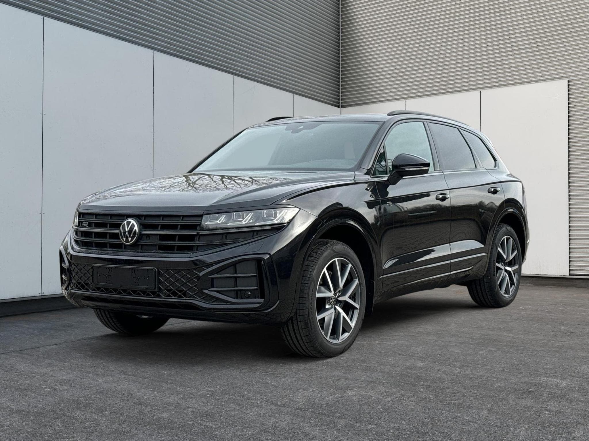 VW Touareg R FINAL EDITION (2026) - Photo 1