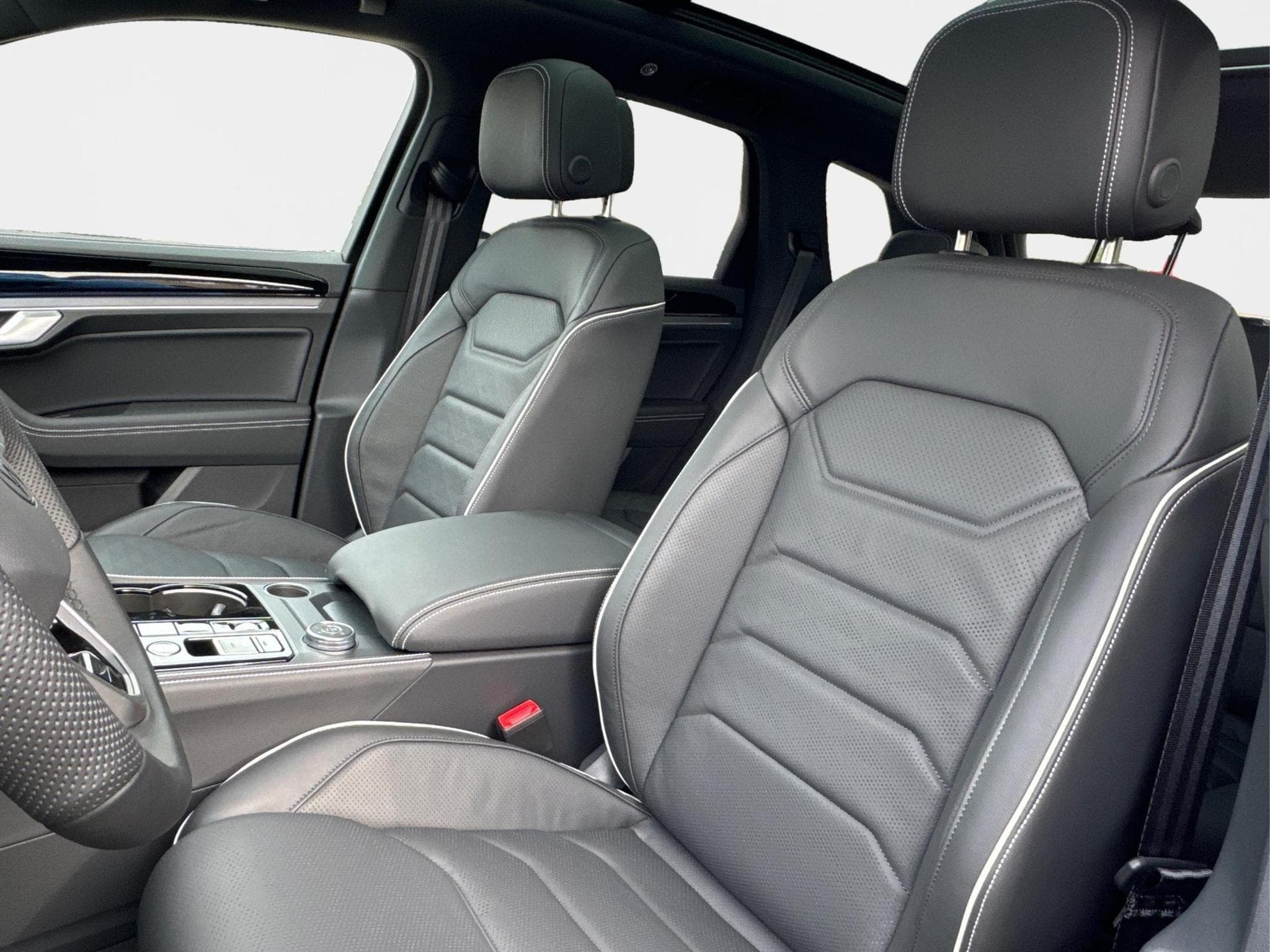 VW Touareg R FINAL EDITION (2026) - Photo 16