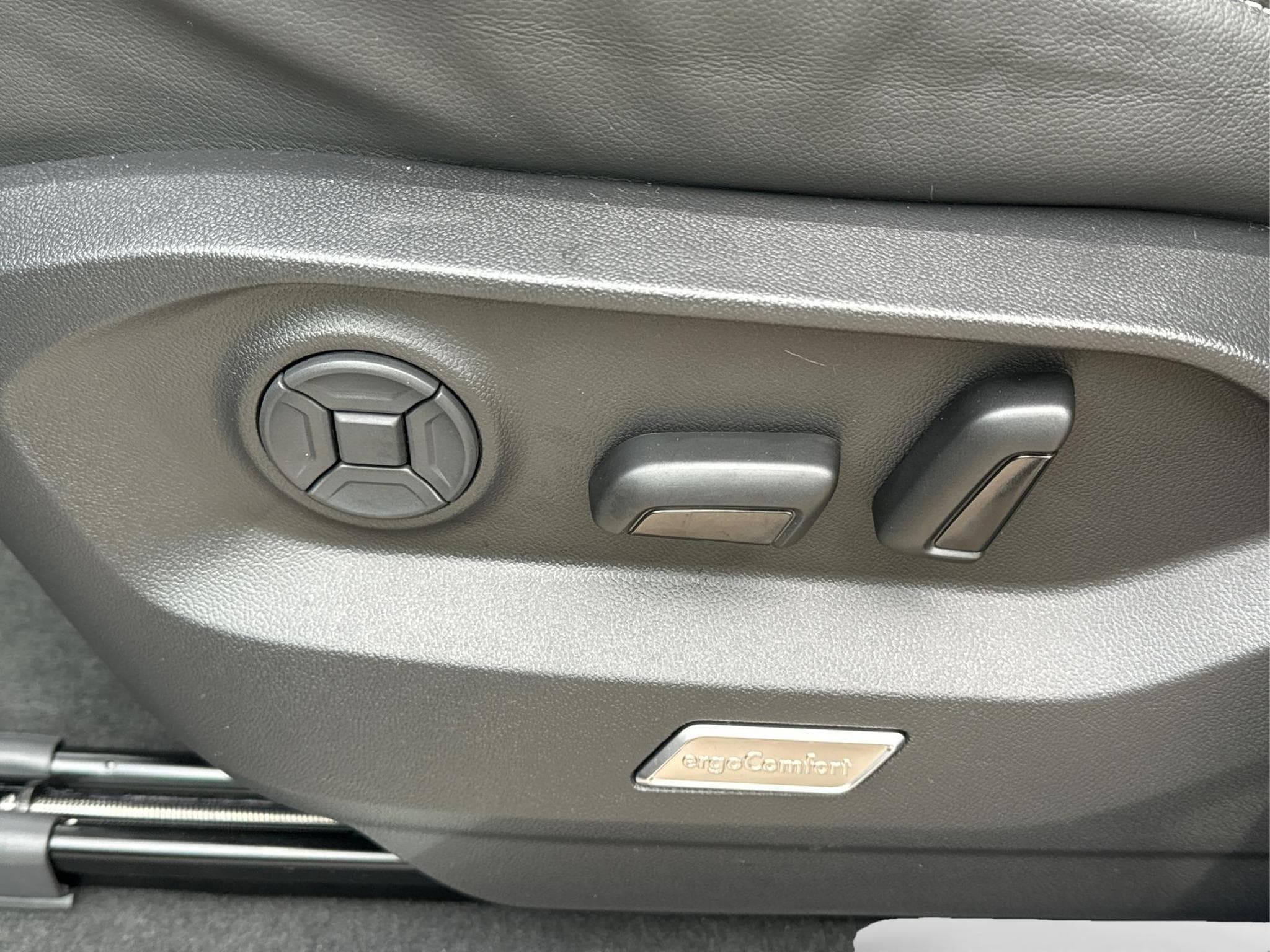 VW Touareg R FINAL EDITION (2026) - Photo 17