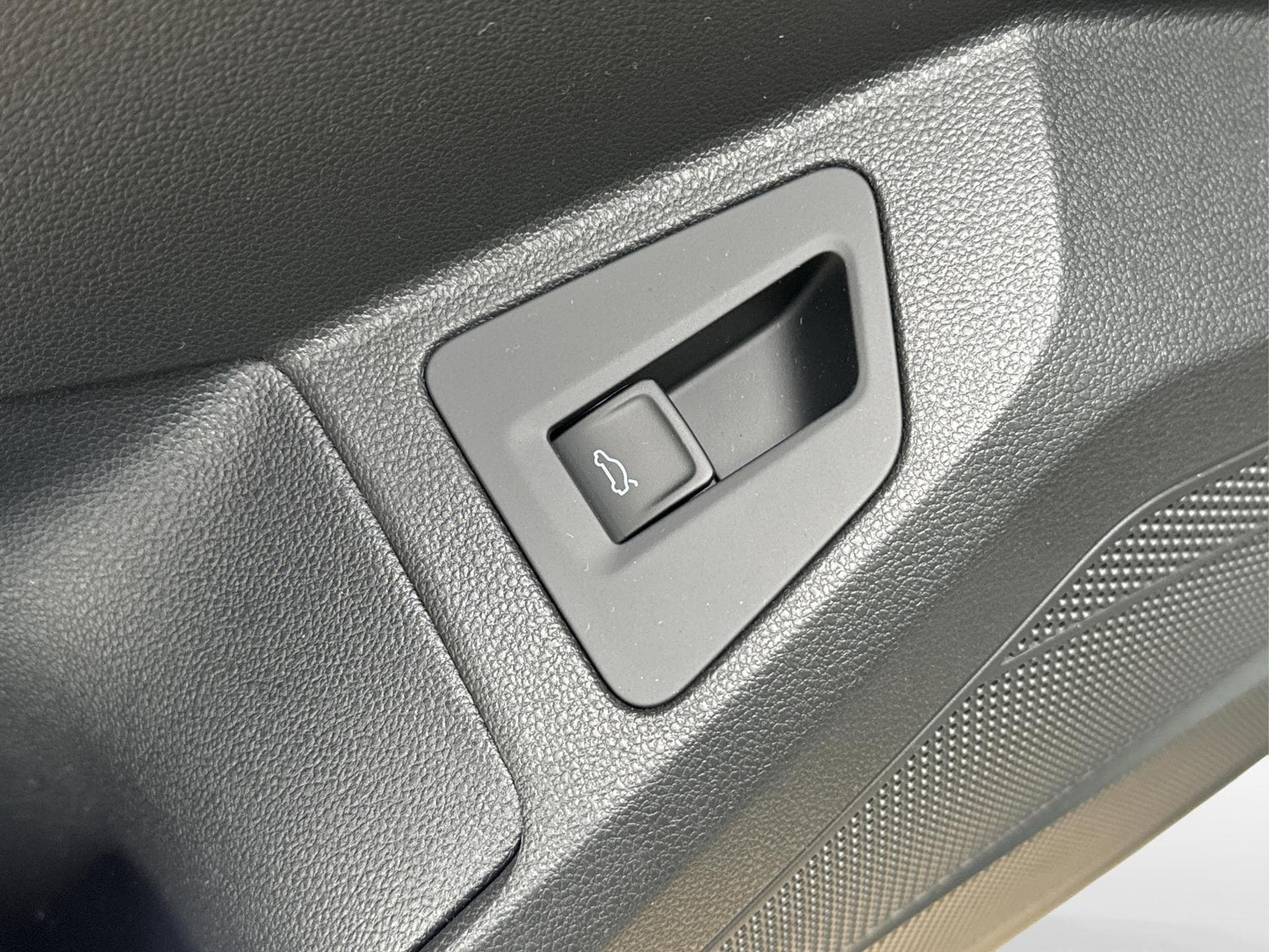 VW Touareg R FINAL EDITION (2026) - Photo 22