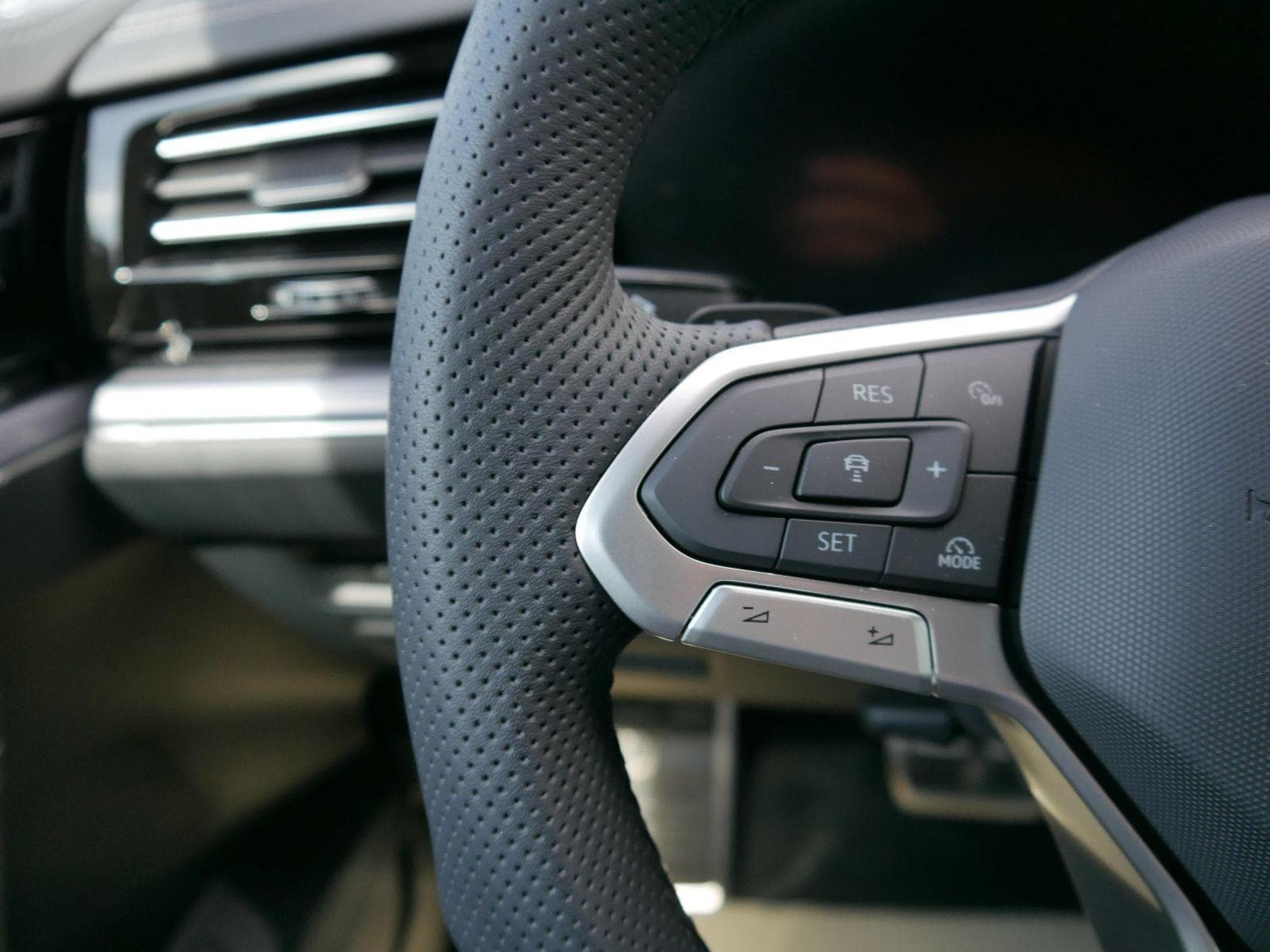 VW Touareg R-Line (2026) - Photo 12