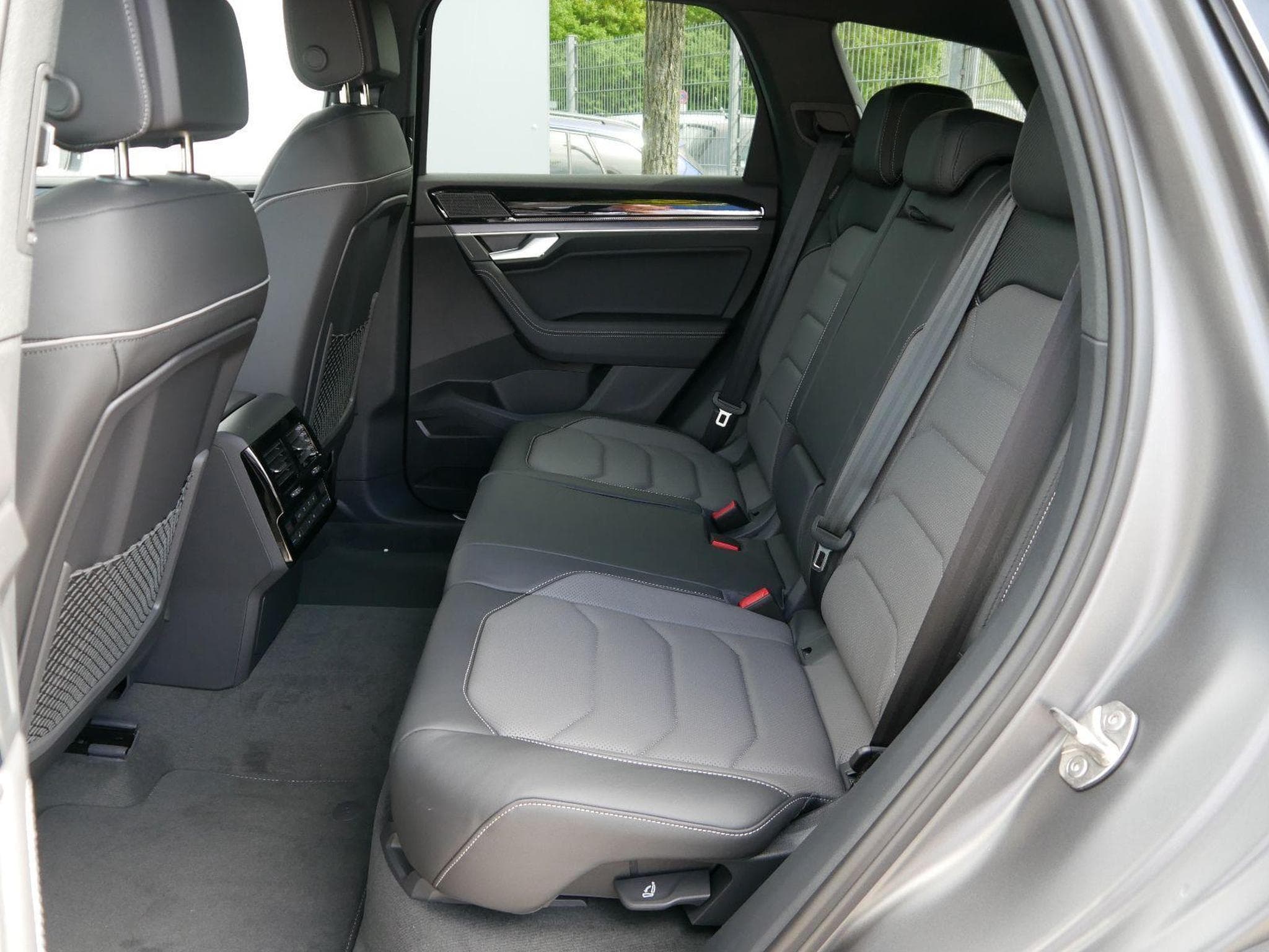 VW Touareg R-Line (2026) - Photo 8