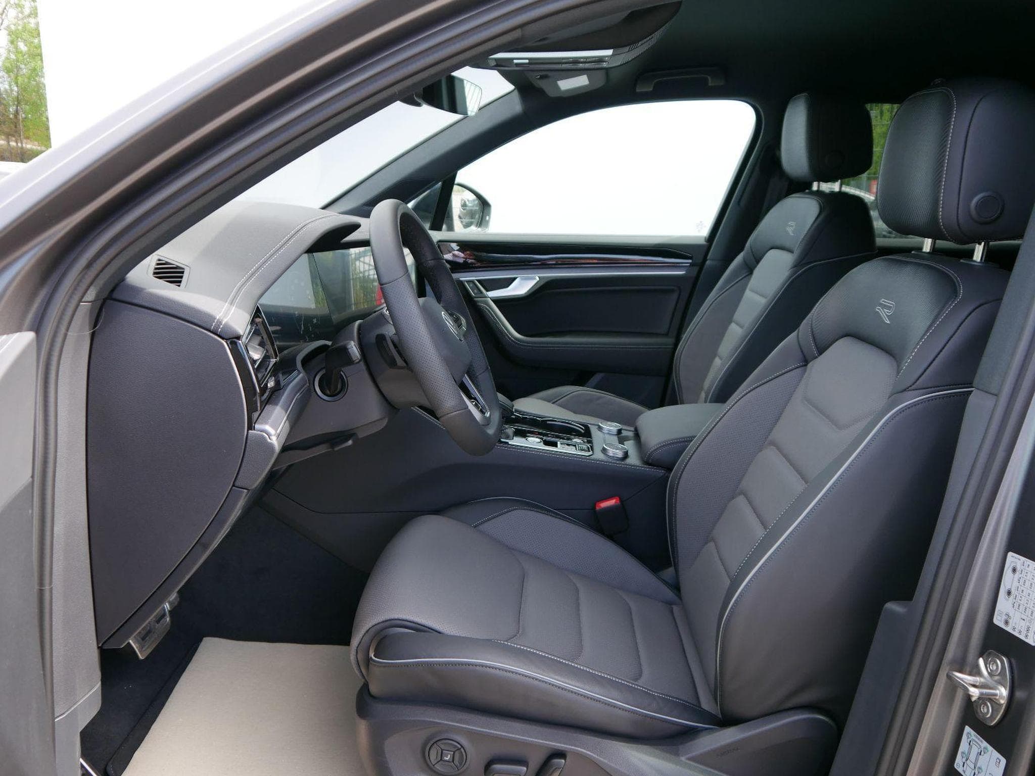 VW Touareg R-Line (2026) - Photo 9