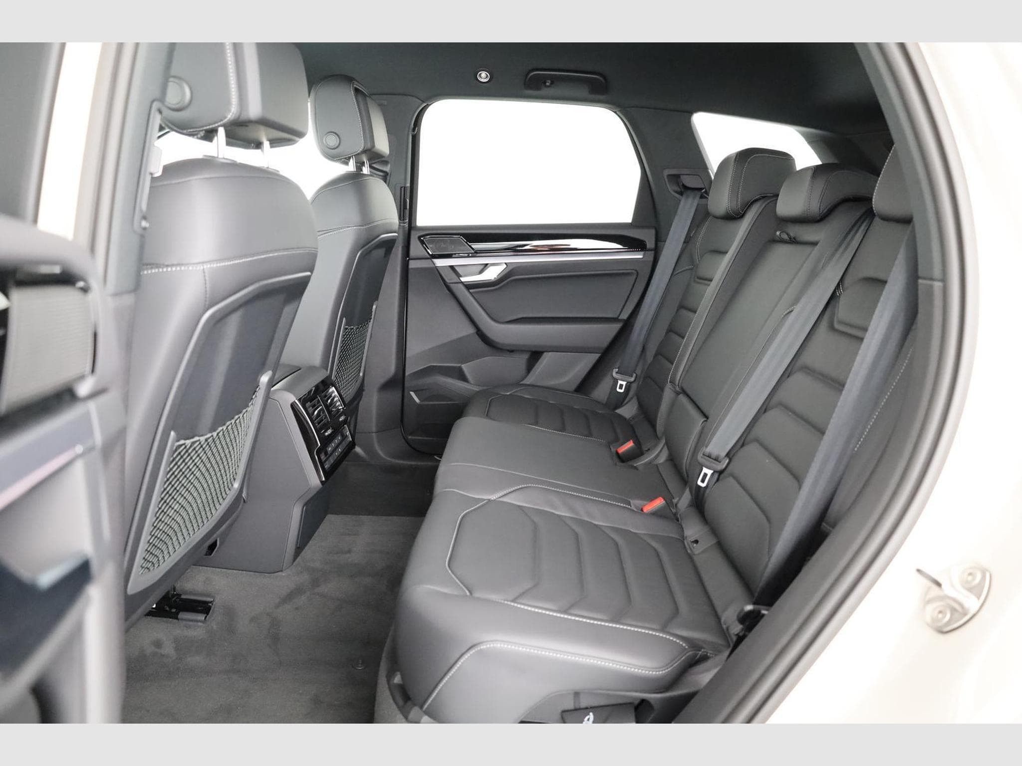 VW Touareg 3.0 TDI 210 kW 4Motion R-Line (2024) - Photo 10