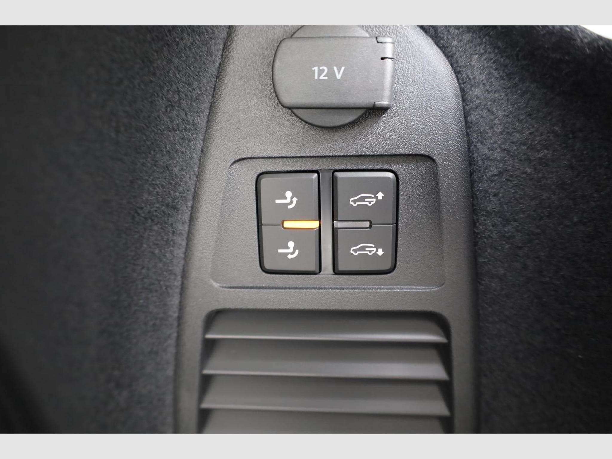 VW Touareg 3.0 TDI 210 kW 4Motion R-Line (2024) - Photo 12