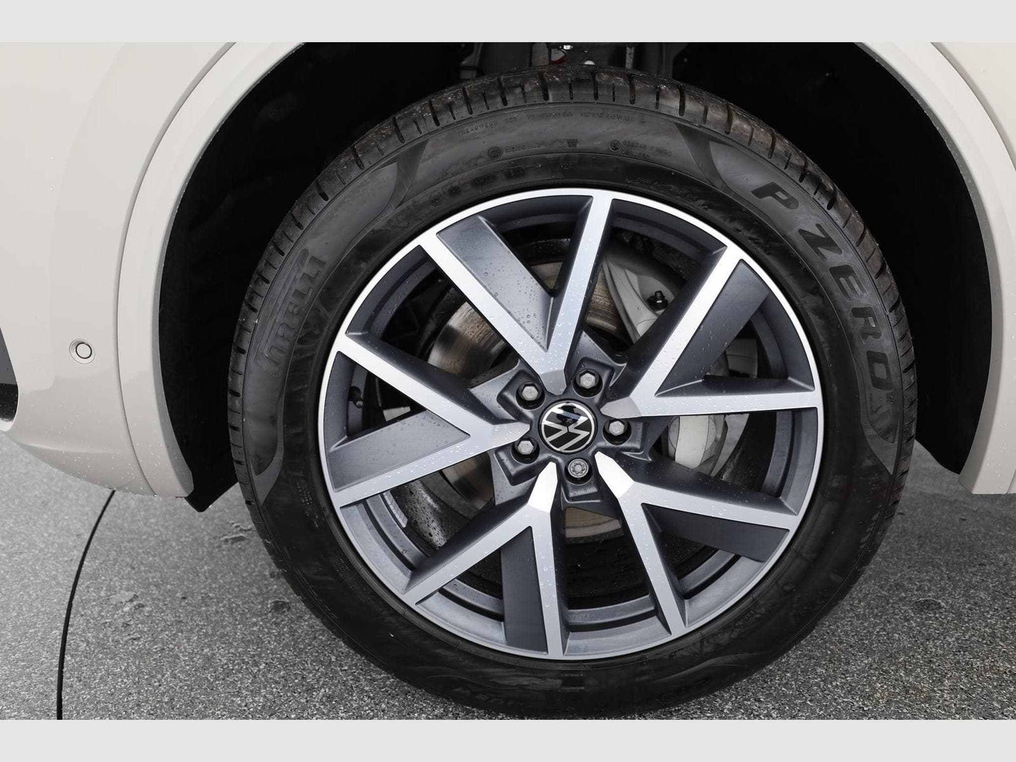 VW Touareg 3.0 TDI 210 kW 4Motion R-Line (2024) - Photo 14