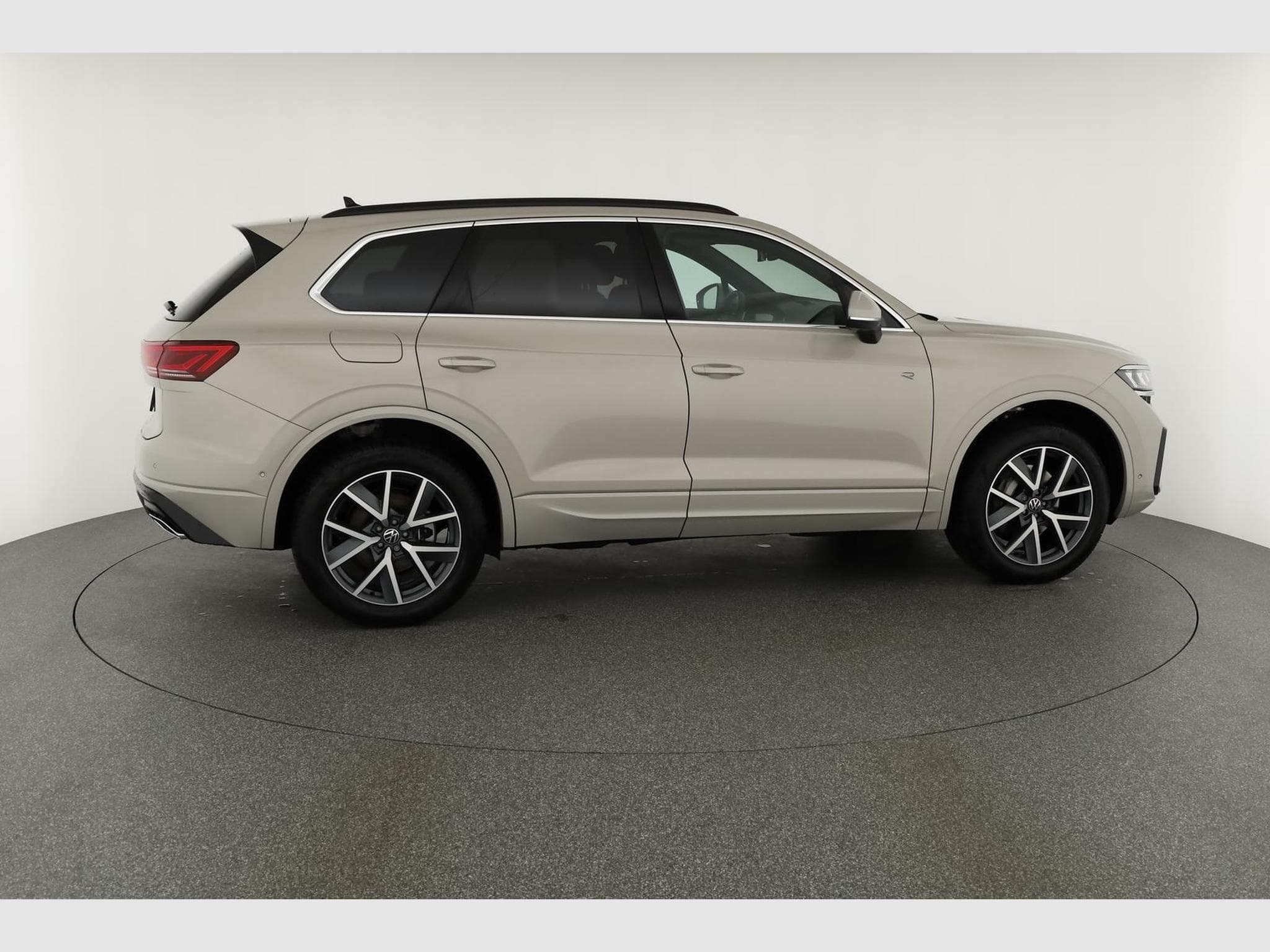 VW Touareg 3.0 TDI 210 kW 4Motion R-Line (2024) - Photo 20