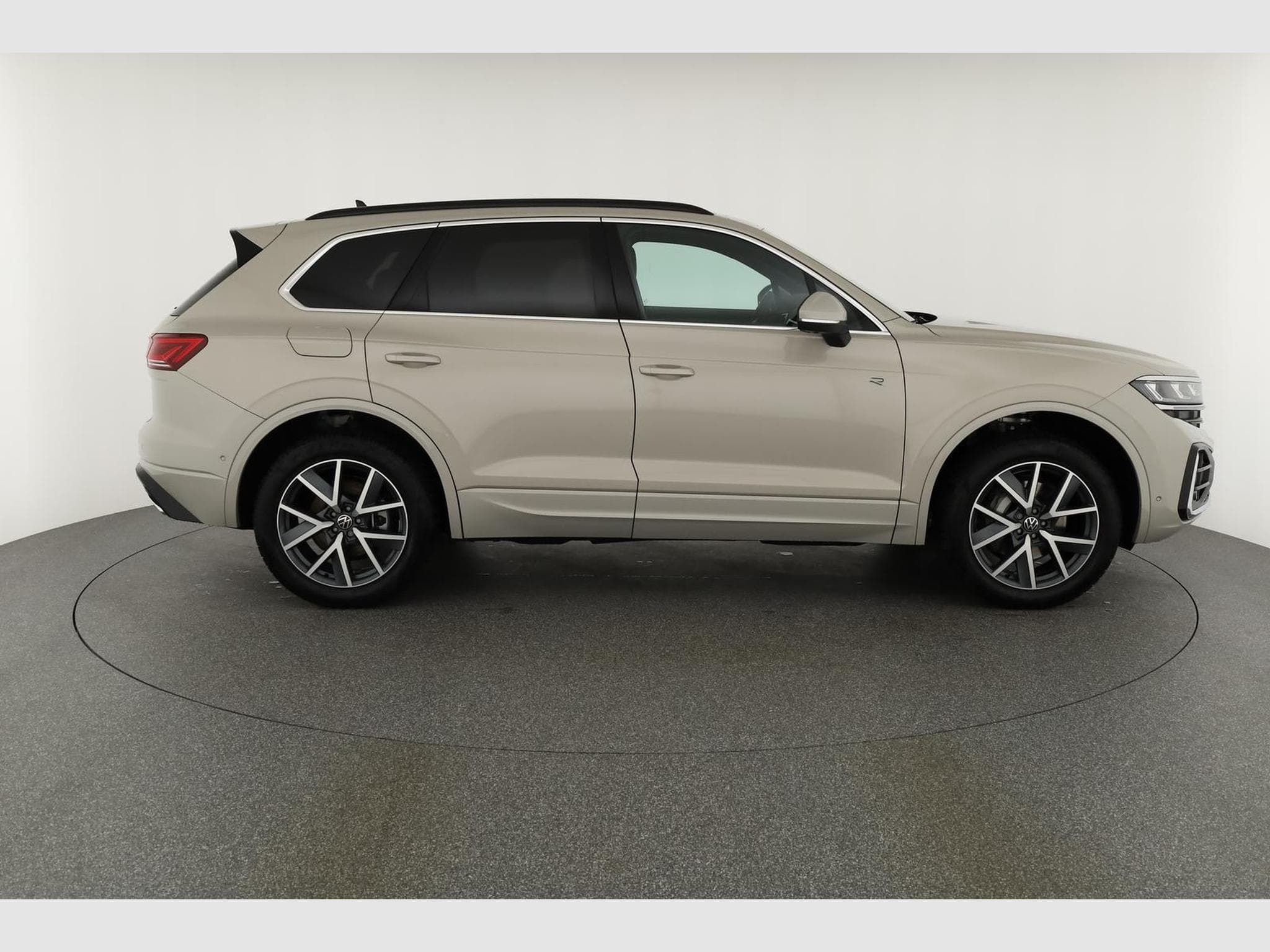 VW Touareg 3.0 TDI 210 kW 4Motion R-Line (2024) - Photo 21
