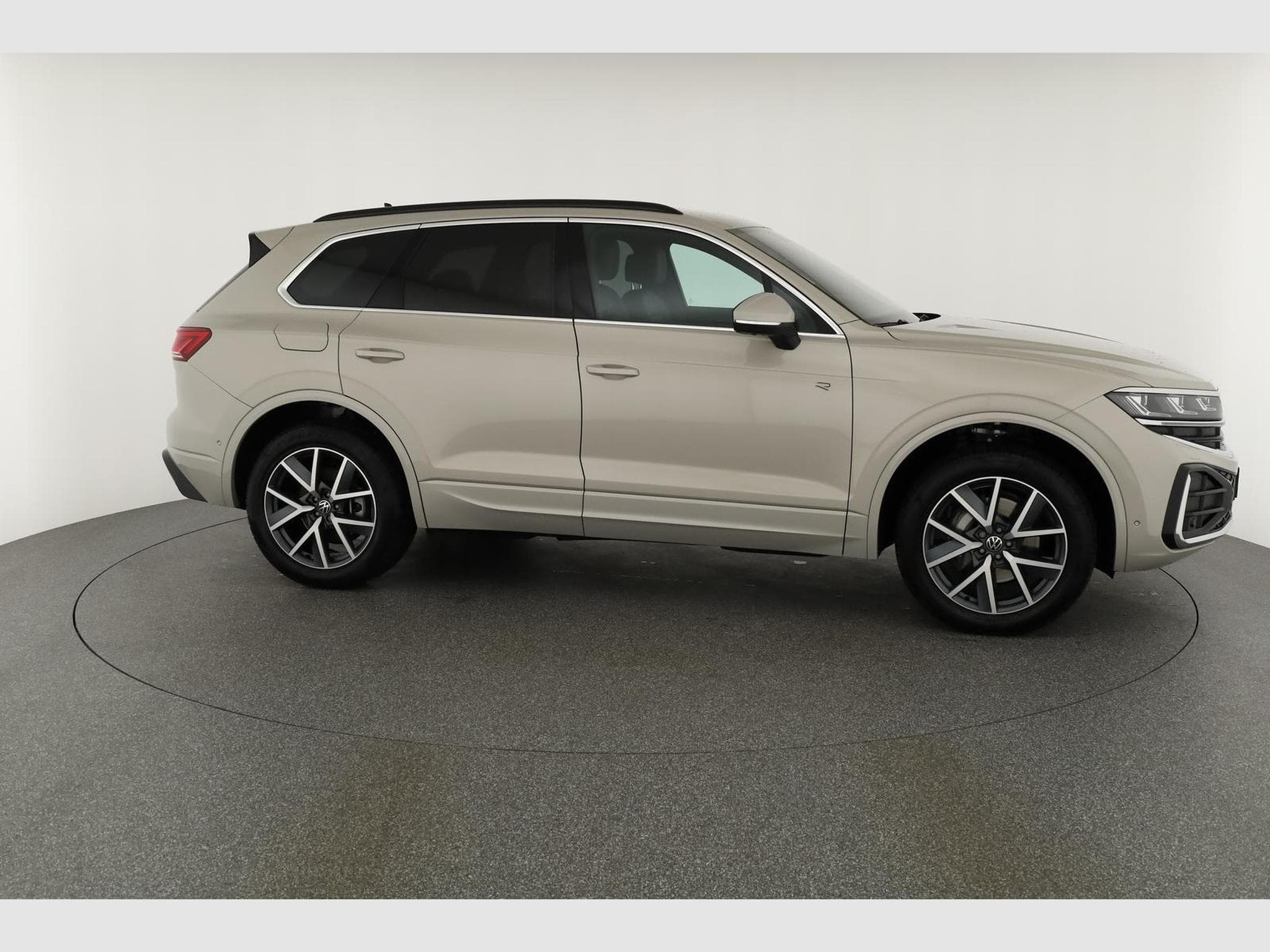 VW Touareg 3.0 TDI 210 kW 4Motion R-Line (2024) - Photo 22