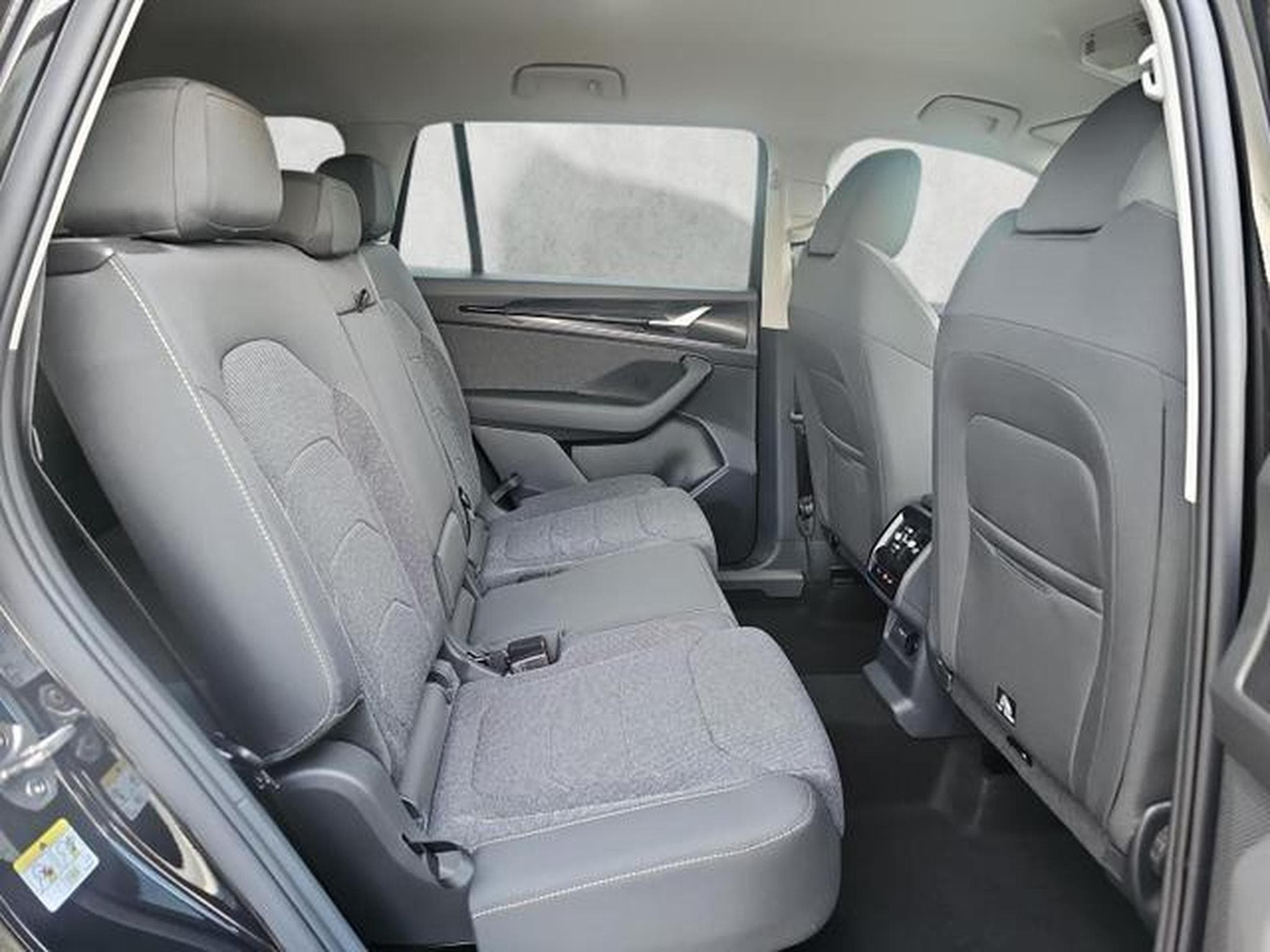 Skoda Kodiaq 2.0 TDI 110 kW Selection (2026) - Photo 13