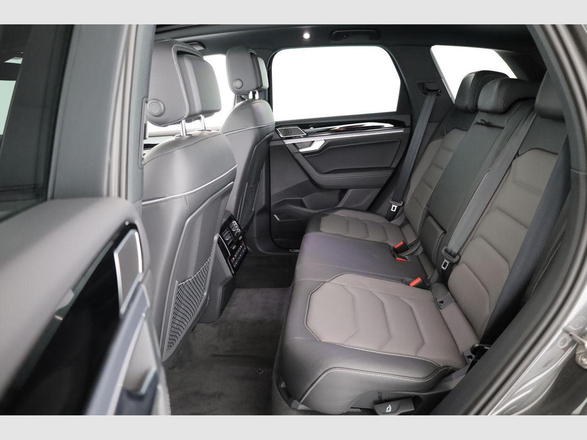 VW Touareg 3.0 TDI 210 kW 4Motion R-Line Final Edition (2026) - Photo 12