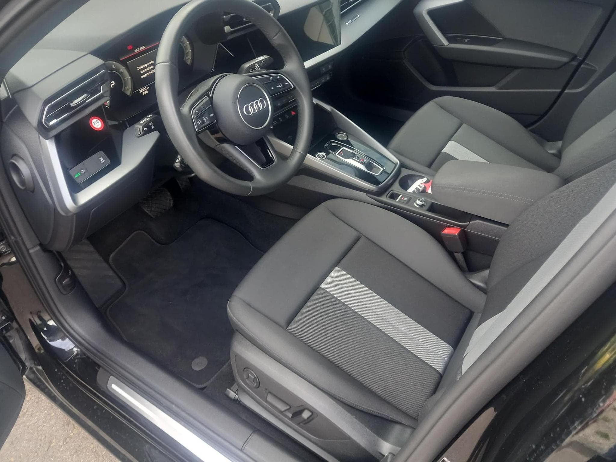 Audi A3 Sportback advanced 35 (2025) - Photo 2