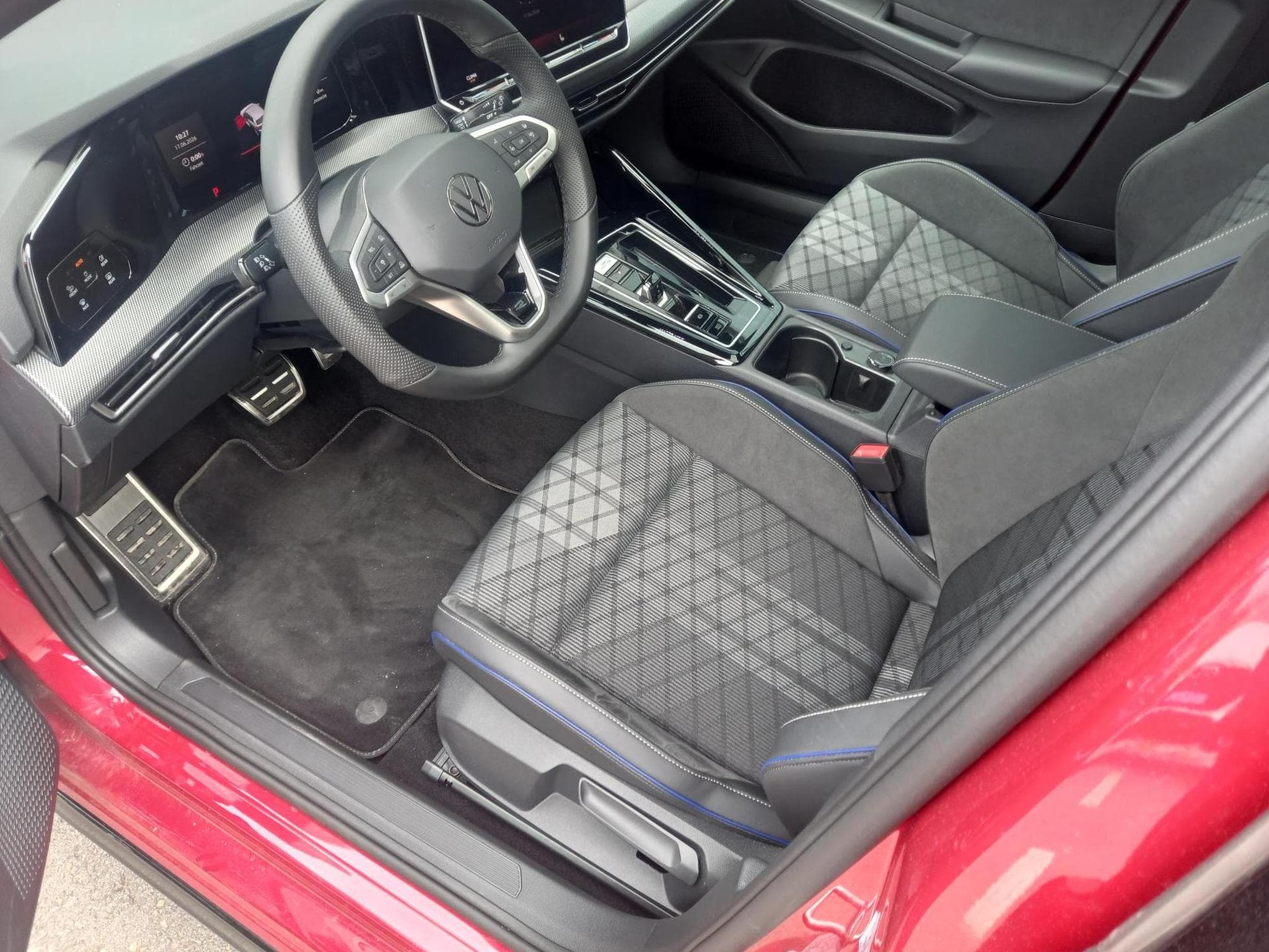 VW Golf R-Line 1.5 eTSI (2025) - Photo 5