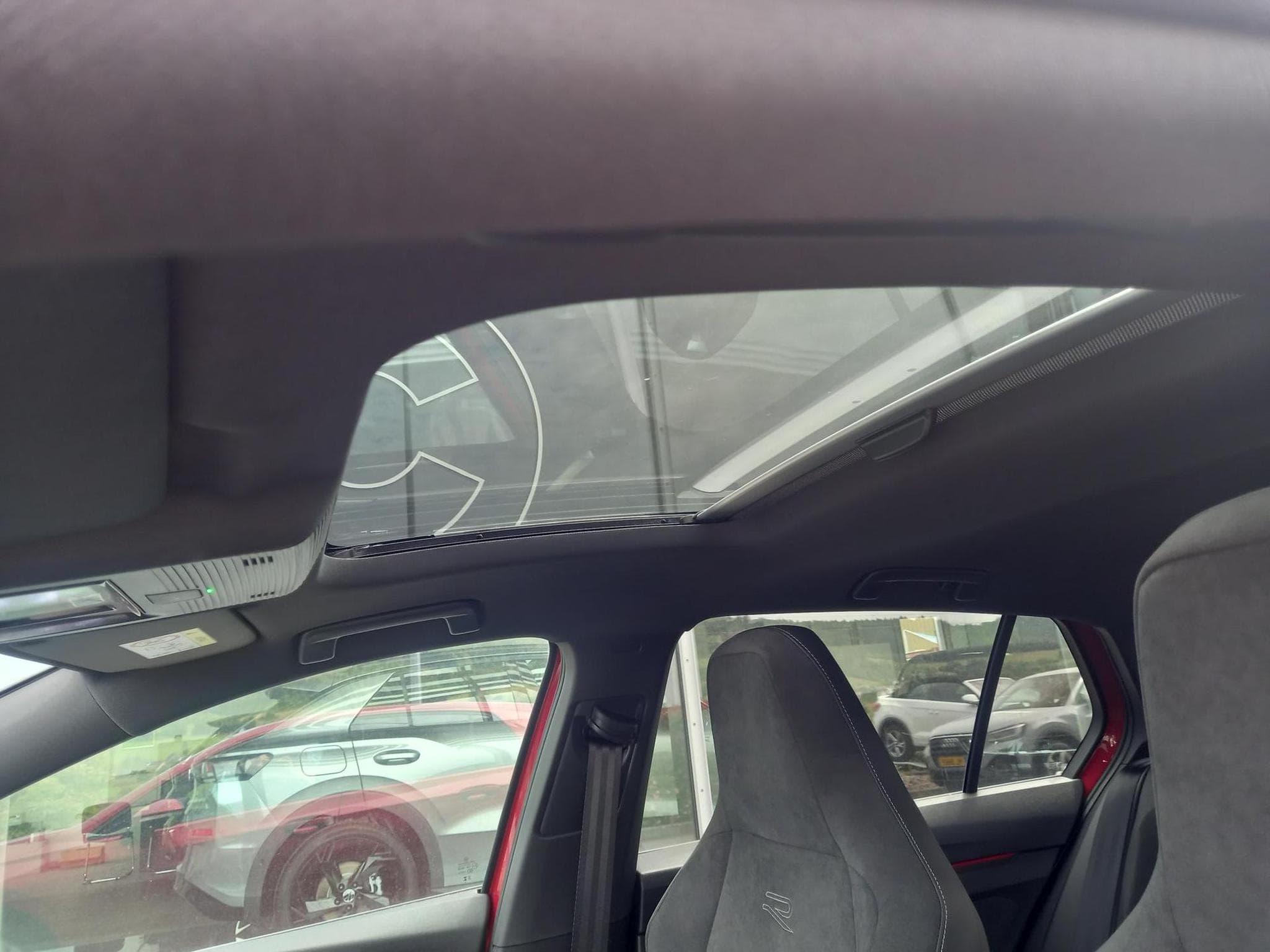 VW Golf R-Line 1.5 eTSI (2025) - Photo 6