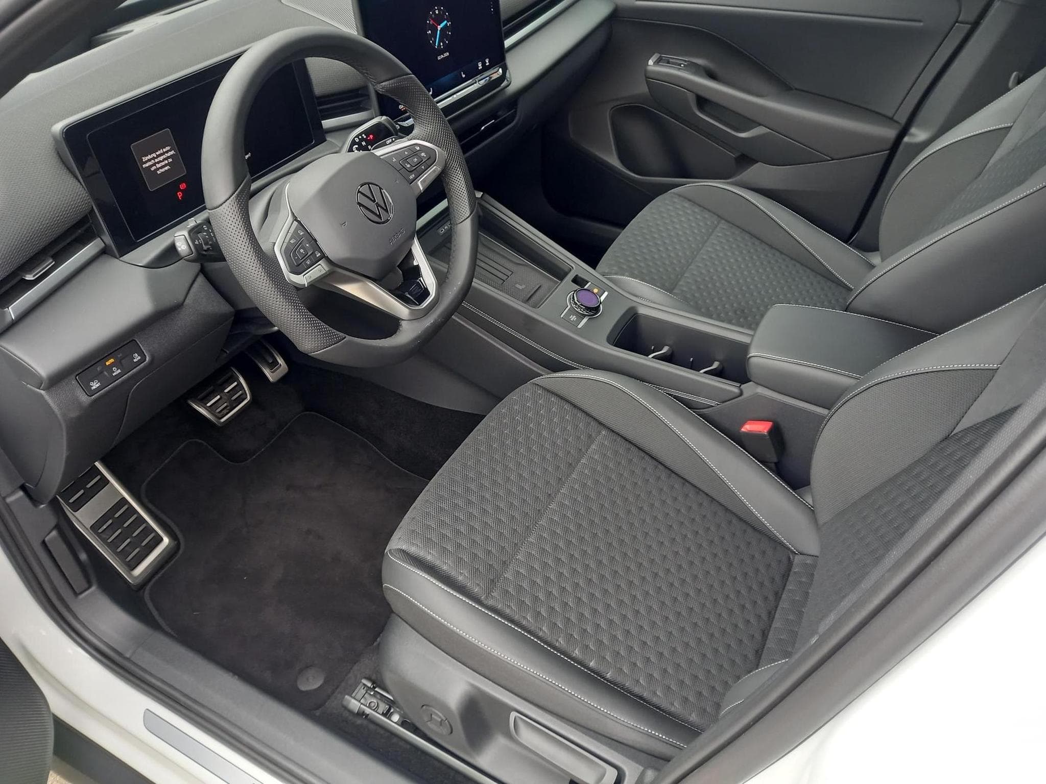 VW T-Roc R-Line 1.5 eTSI (2026) - Photo 2