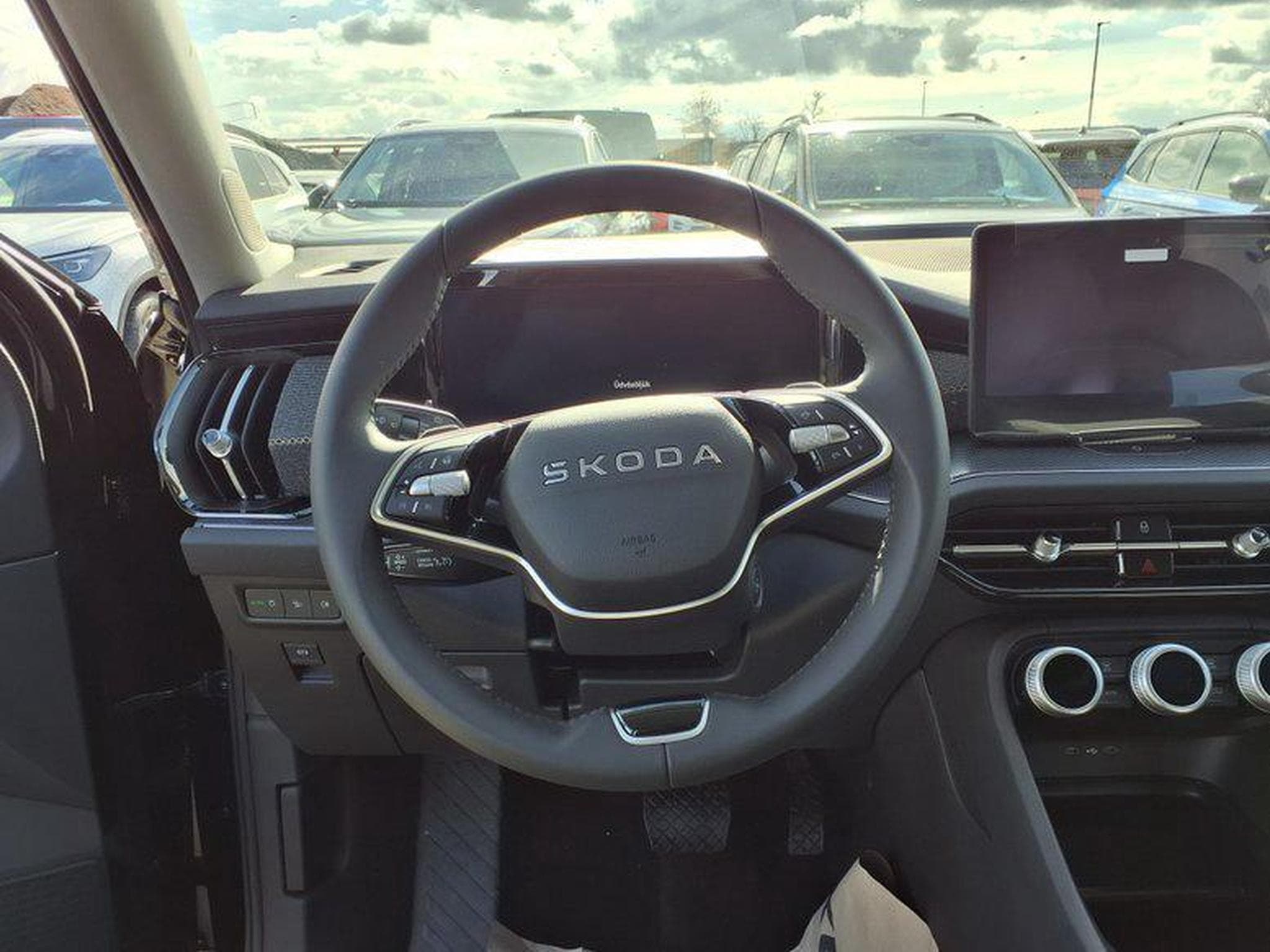 Skoda Kodiaq Selection 1.5 TSI 7-Gang-DSG (2026) - Photo 8