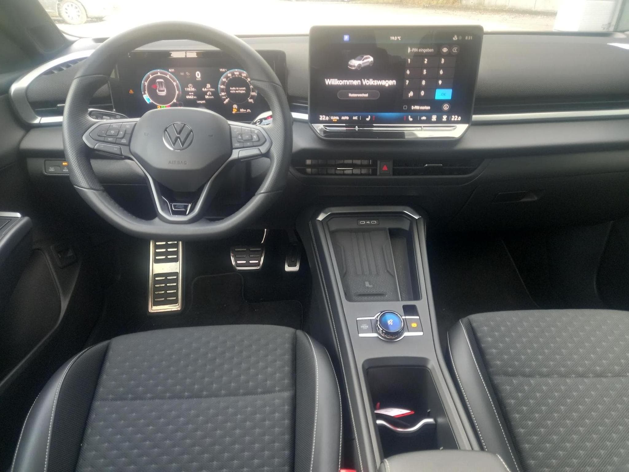 VW T-Roc R-Line 1.5 eTSI (2025) - Photo 5