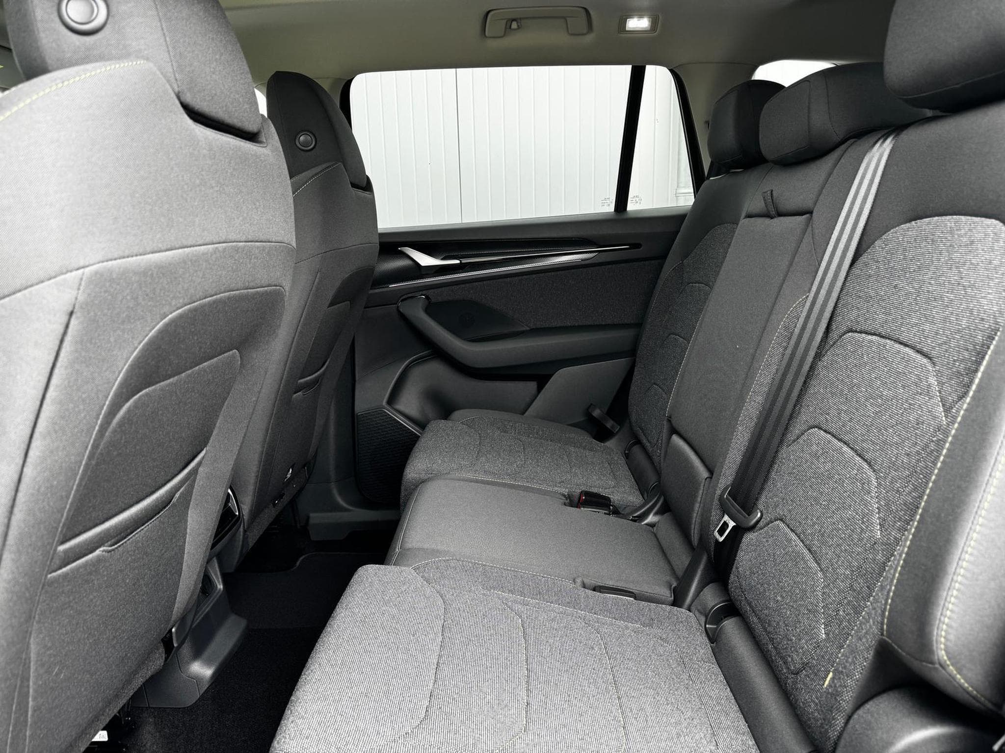 Skoda Kodiaq 2.0 TDI 142 kW 4x4 Selection (2026) - Foto 7