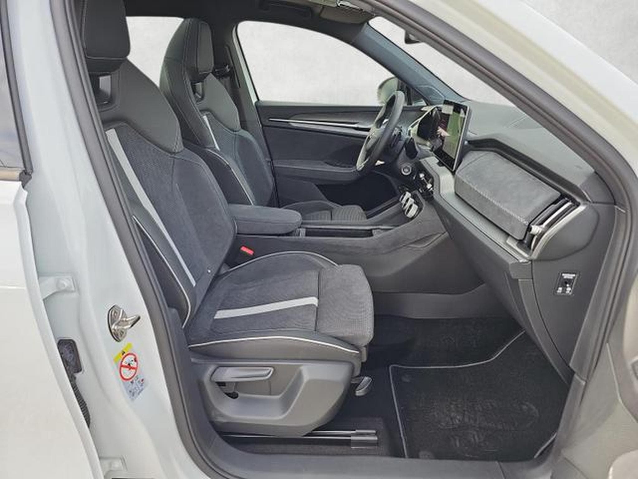 Skoda Kodiaq 1.5 TSI iV 150 kW Sportline (2026) - Foto 10