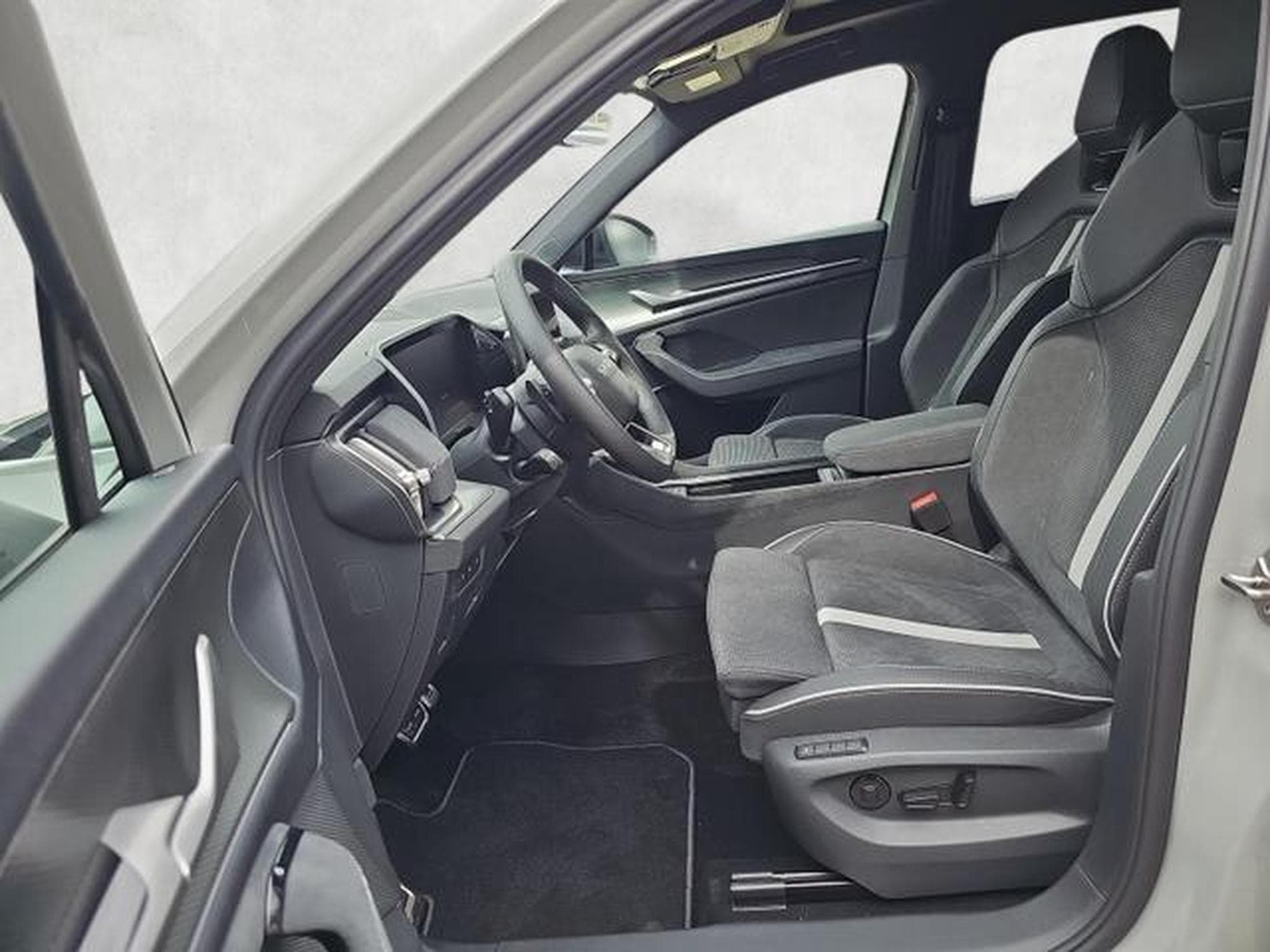 Skoda Kodiaq 1.5 TSI iV 150 kW Sportline (2026) - Foto 9