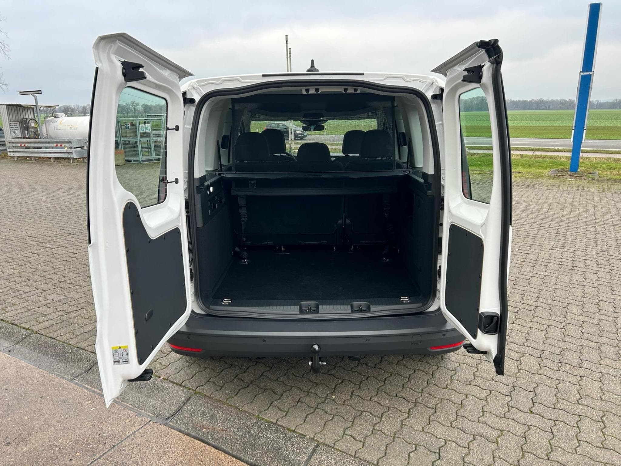 VW Caddy Trendline (2026) - Foto 17