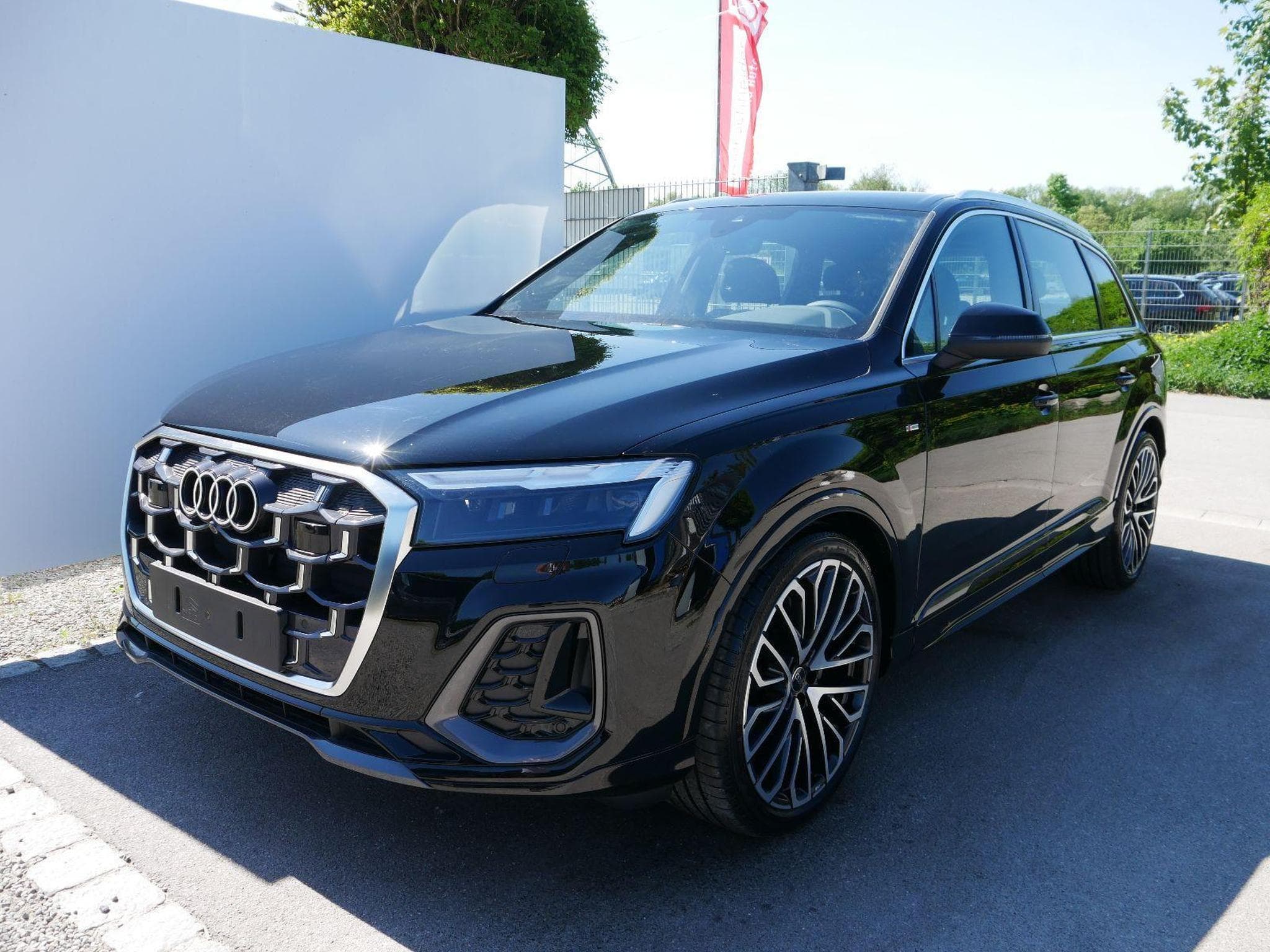 Audi Q7 S line (2025) - Photo 1