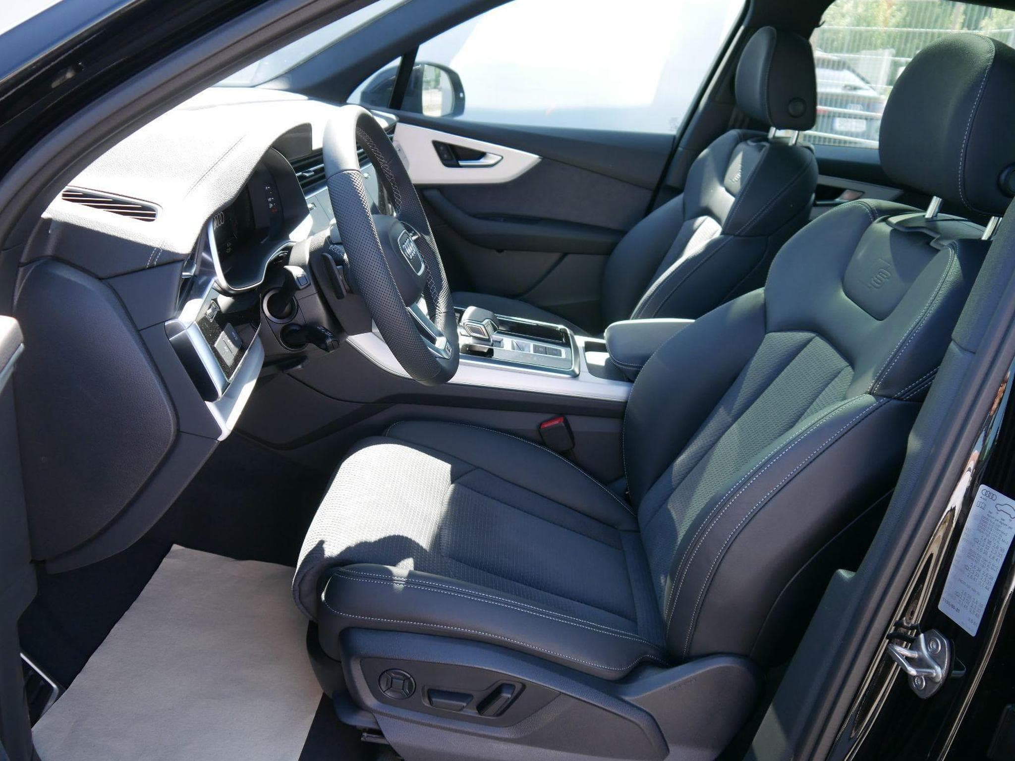 Audi Q7 S line (2025) - Photo 11