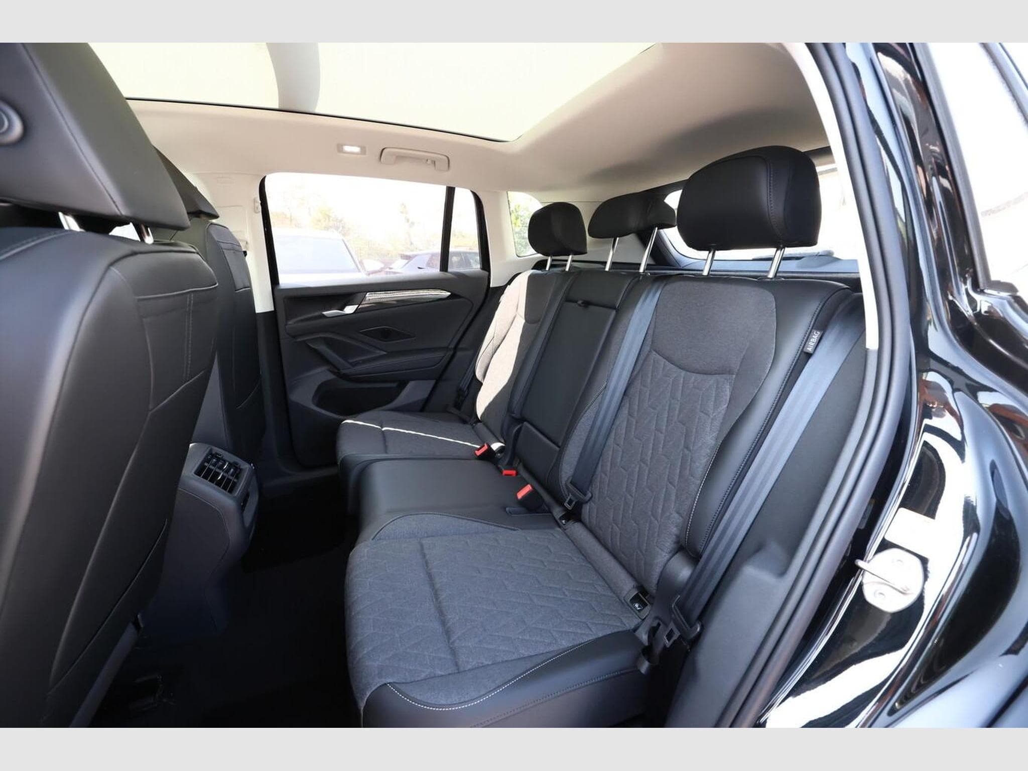 VW Tiguan DSG LED+ Pano (2026) - Photo 10