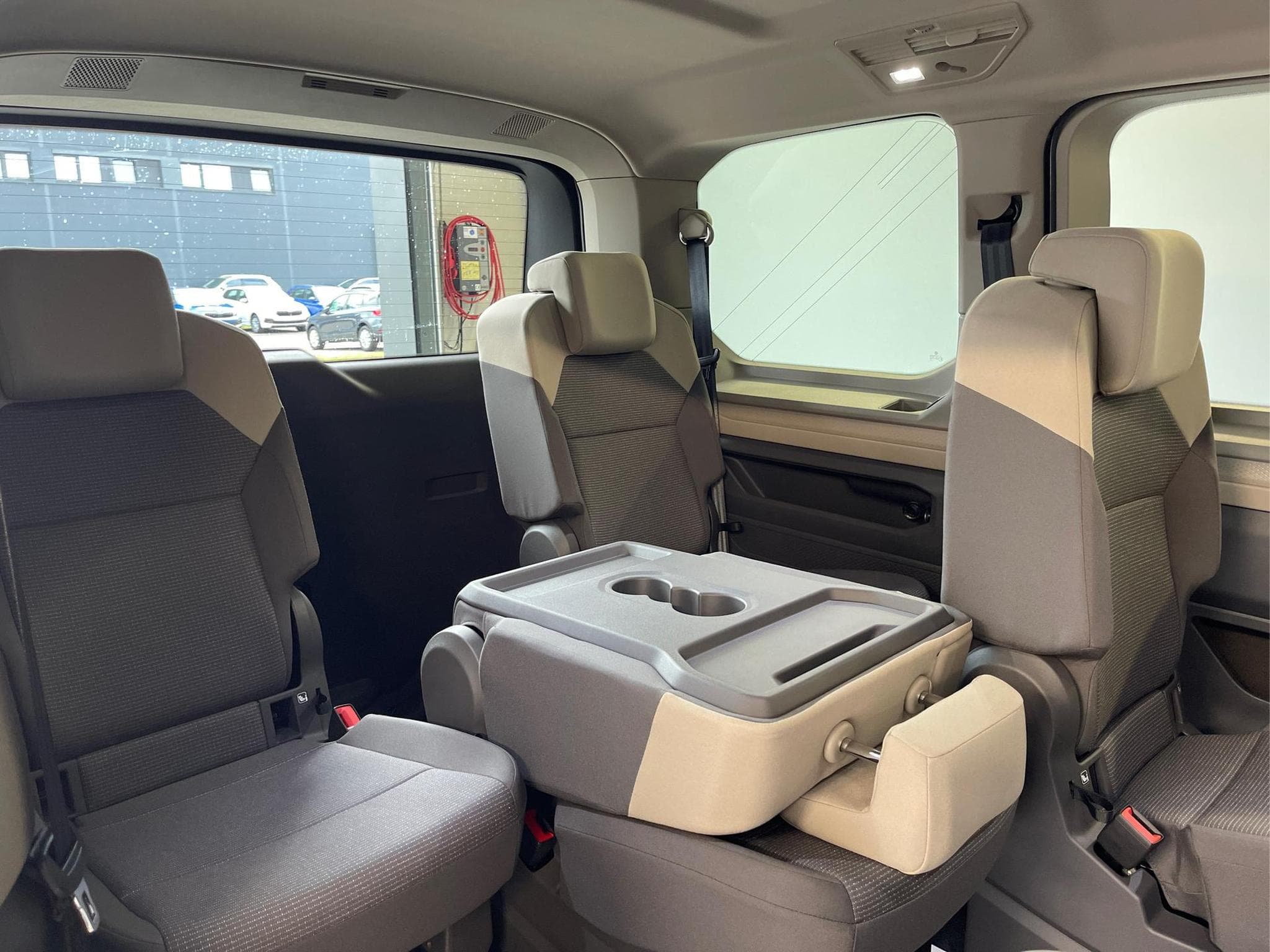 VW T7 Business (2025) - Foto 17