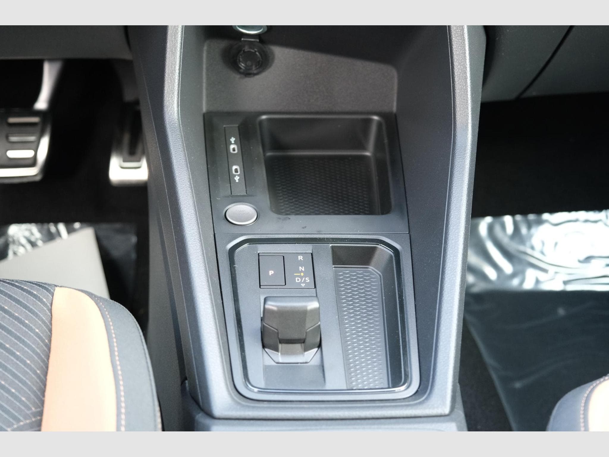 VW Caddy 1.5 TSI DSG (2026) - Photo 24
