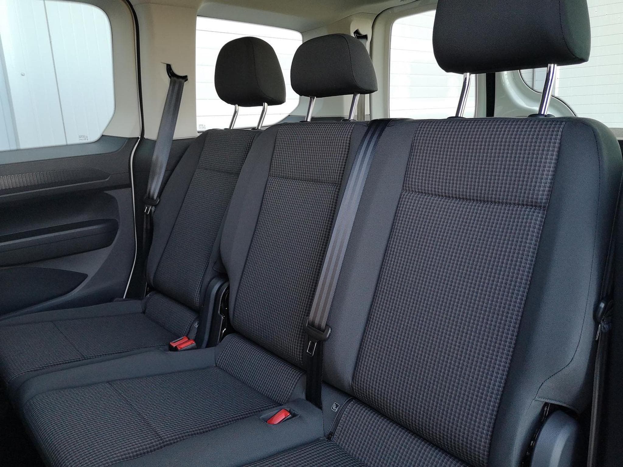 VW Caddy Basis (2025) - Photo 8