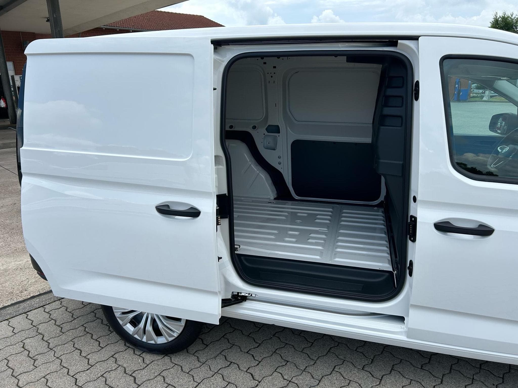 VW Caddy Cargo Maxi (2026) - Photo 15