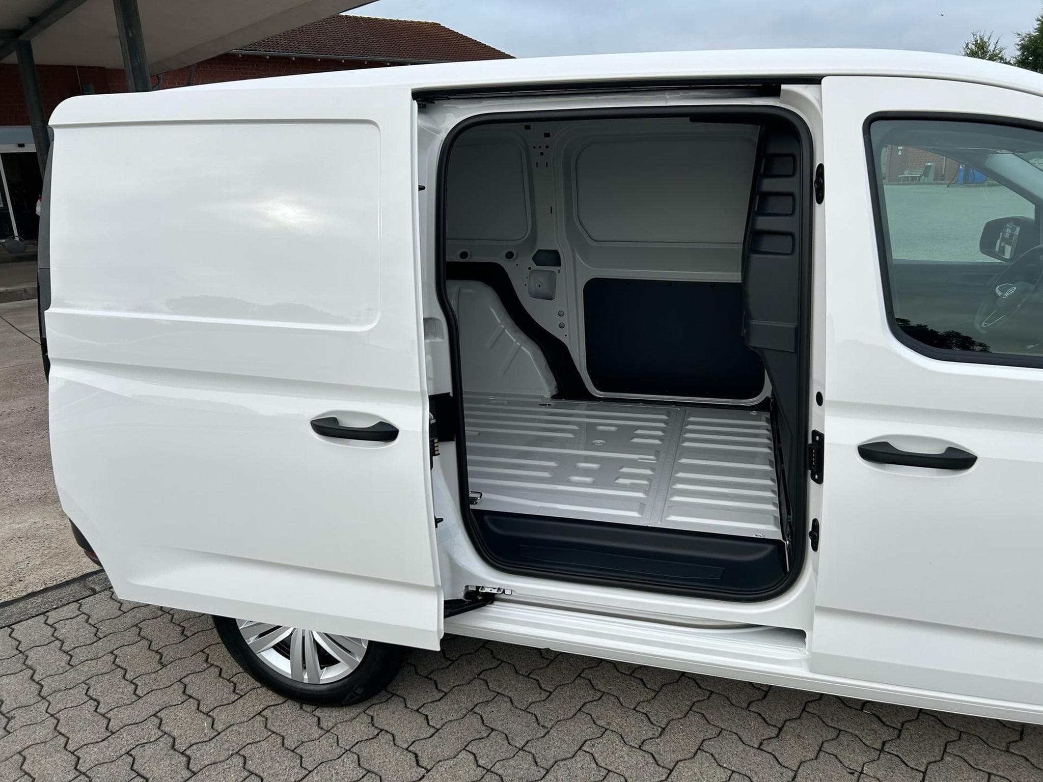 VW Caddy Cargo Maxi (2026) - Photo 15
