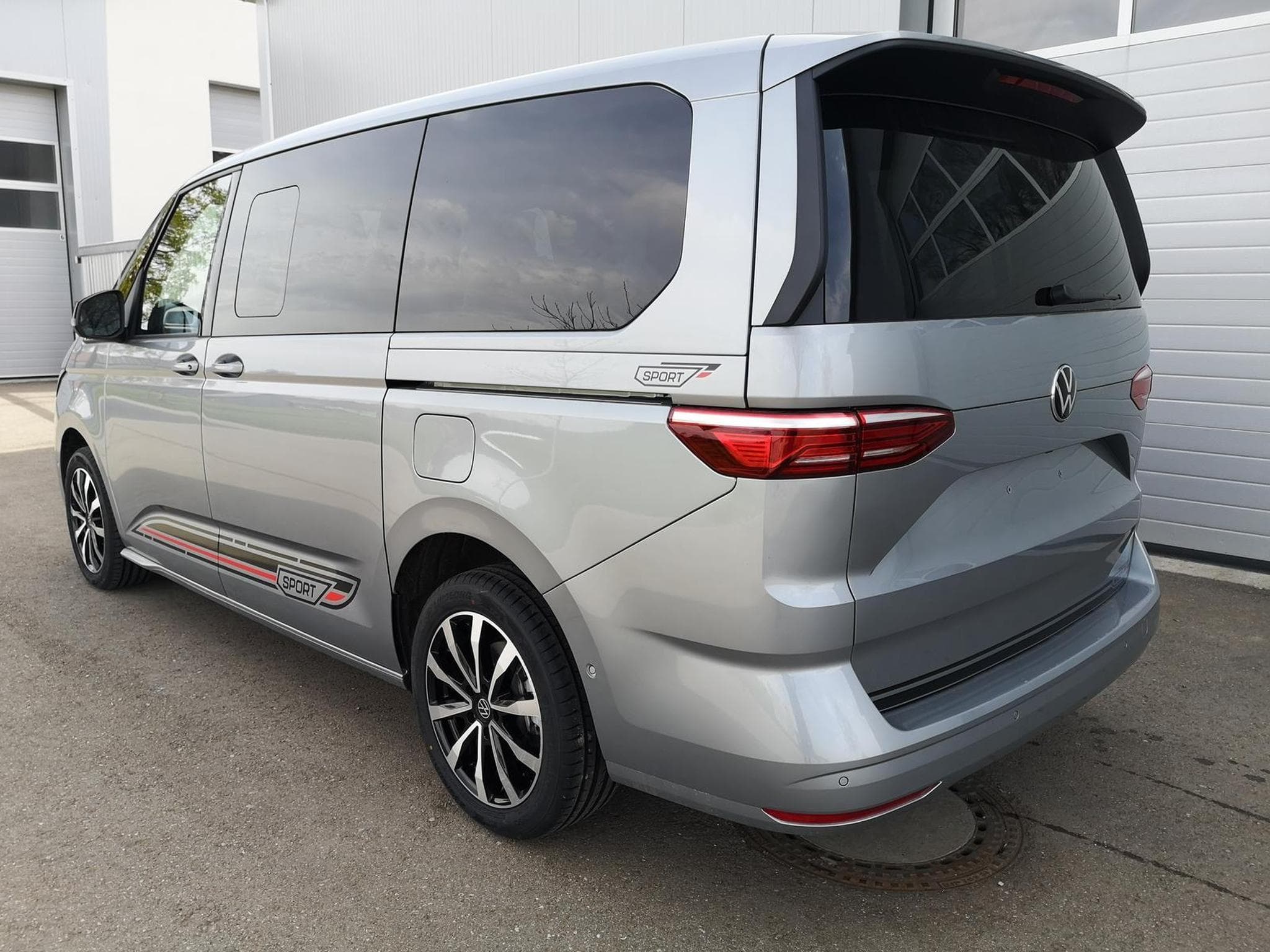 VW T7 Sport Edition (2026) - Photo 2