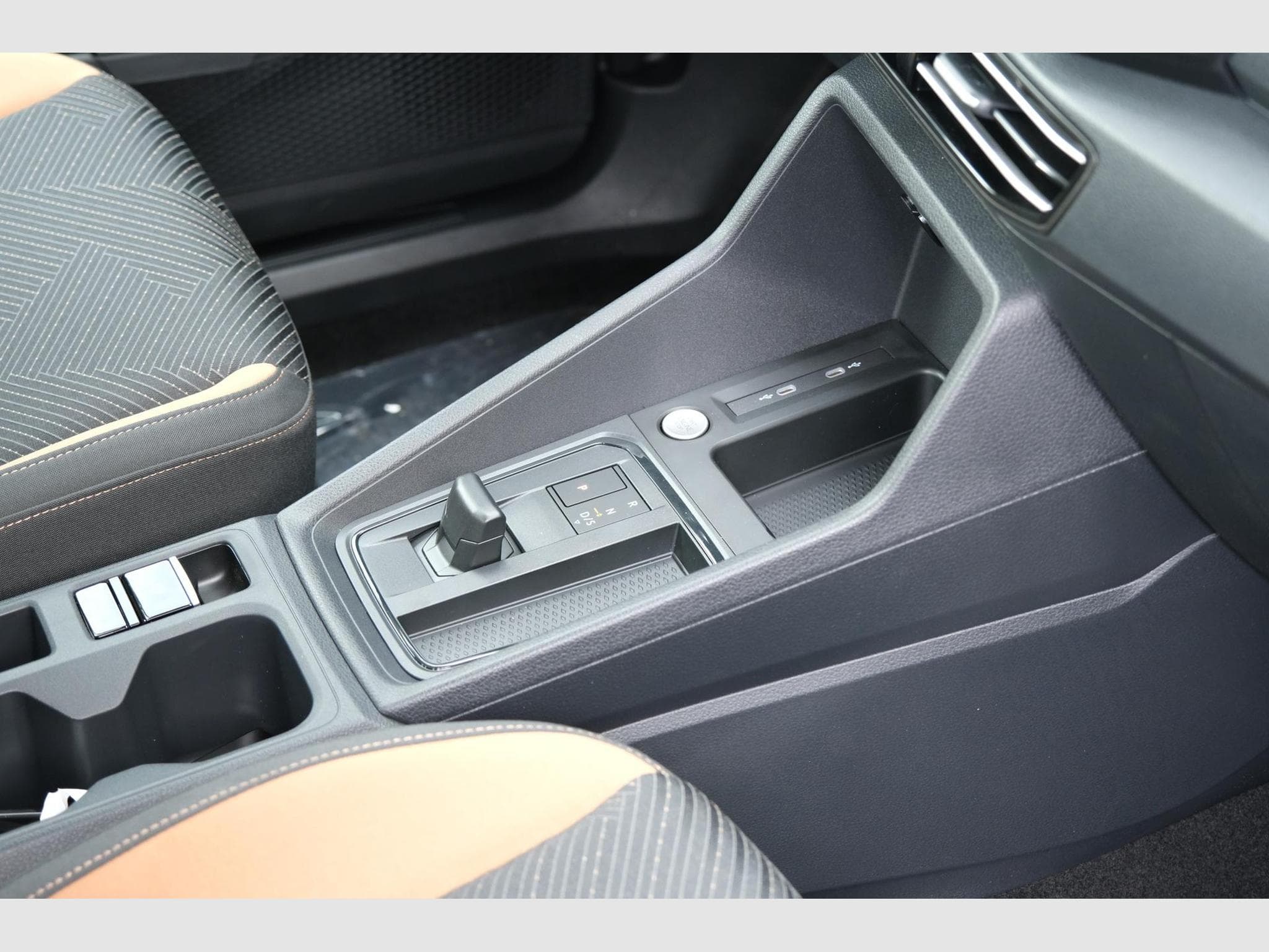 VW Caddy 1.5 TSI DSG (2026) - Photo 23