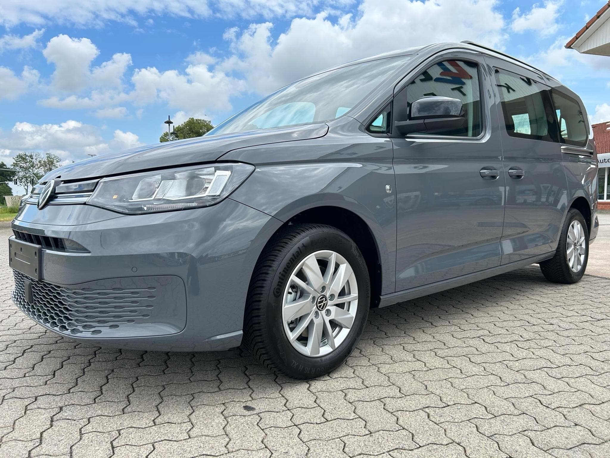 VW Caddy Life Maxi (2026) - Photo 1