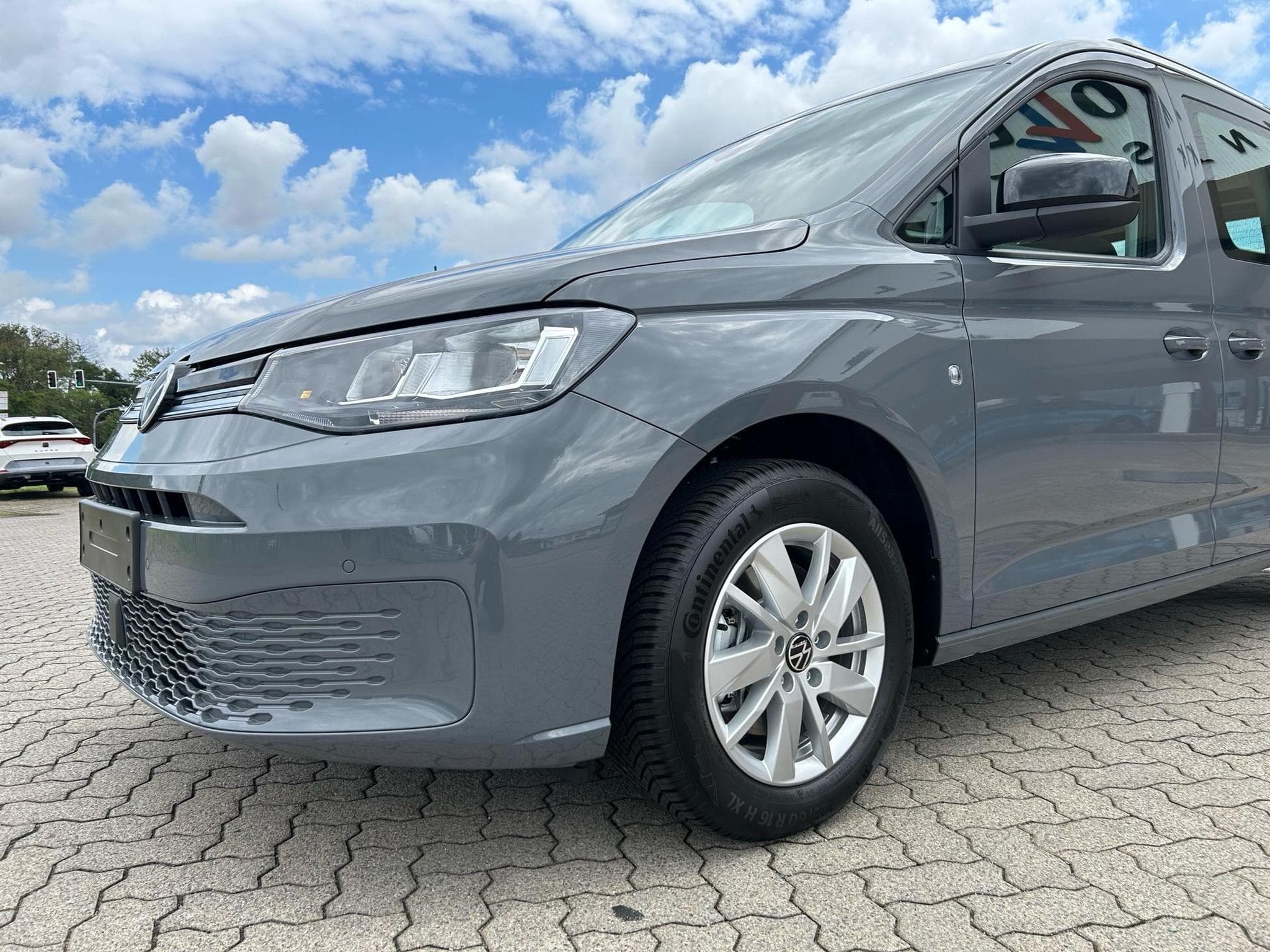 VW Caddy Life Maxi (2026) - Photo 2