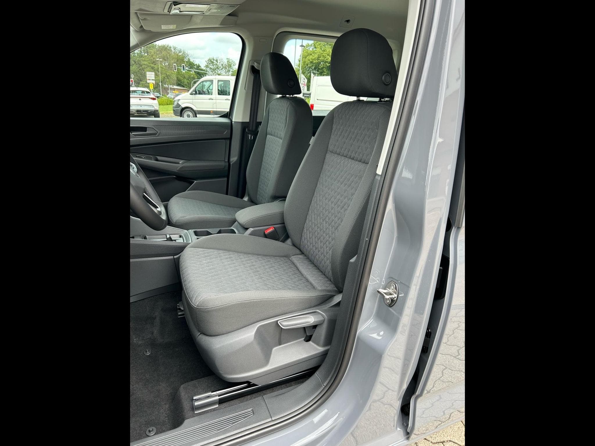 VW Caddy Life Maxi (2026) - Photo 5