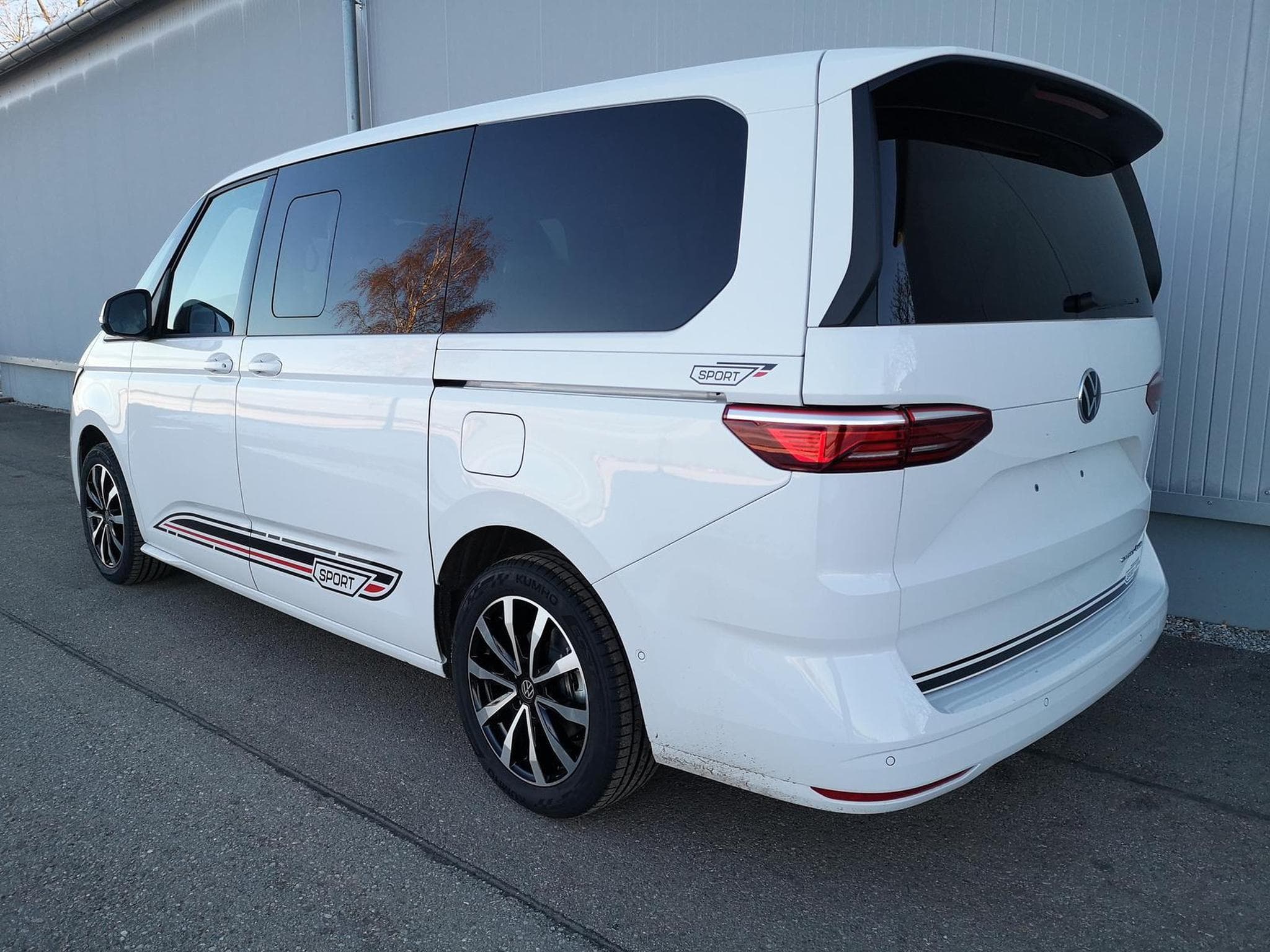 VW T7 Sport Edition (2026) - Photo 2