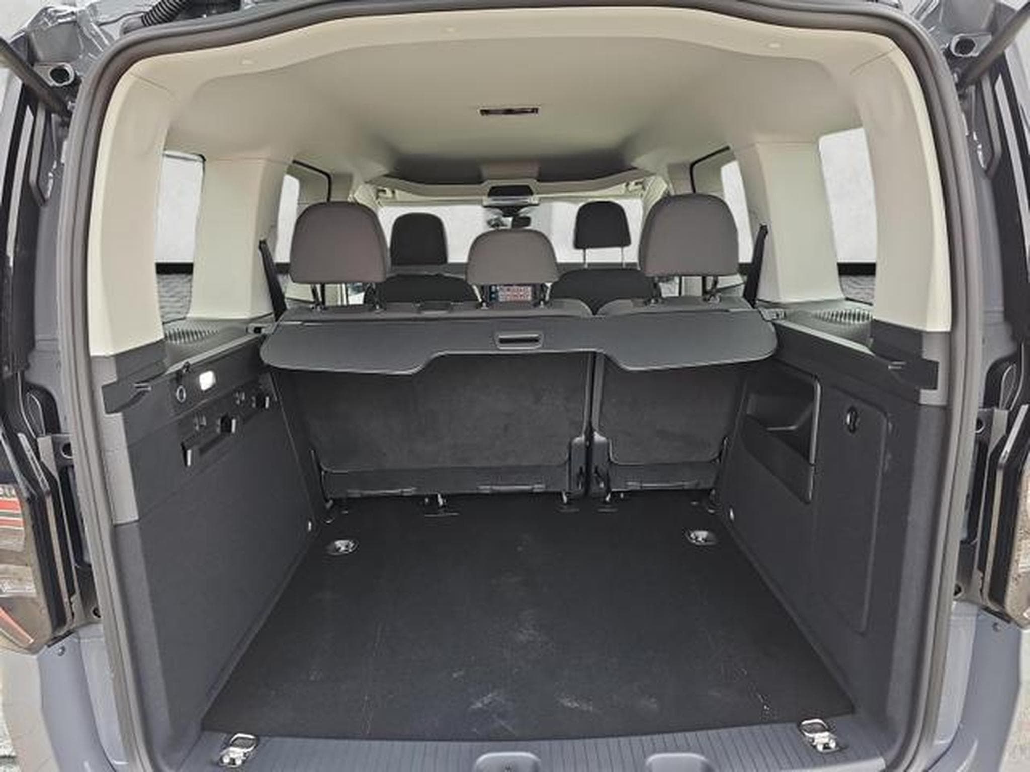 VW Caddy Basis (2026) - Photo 14