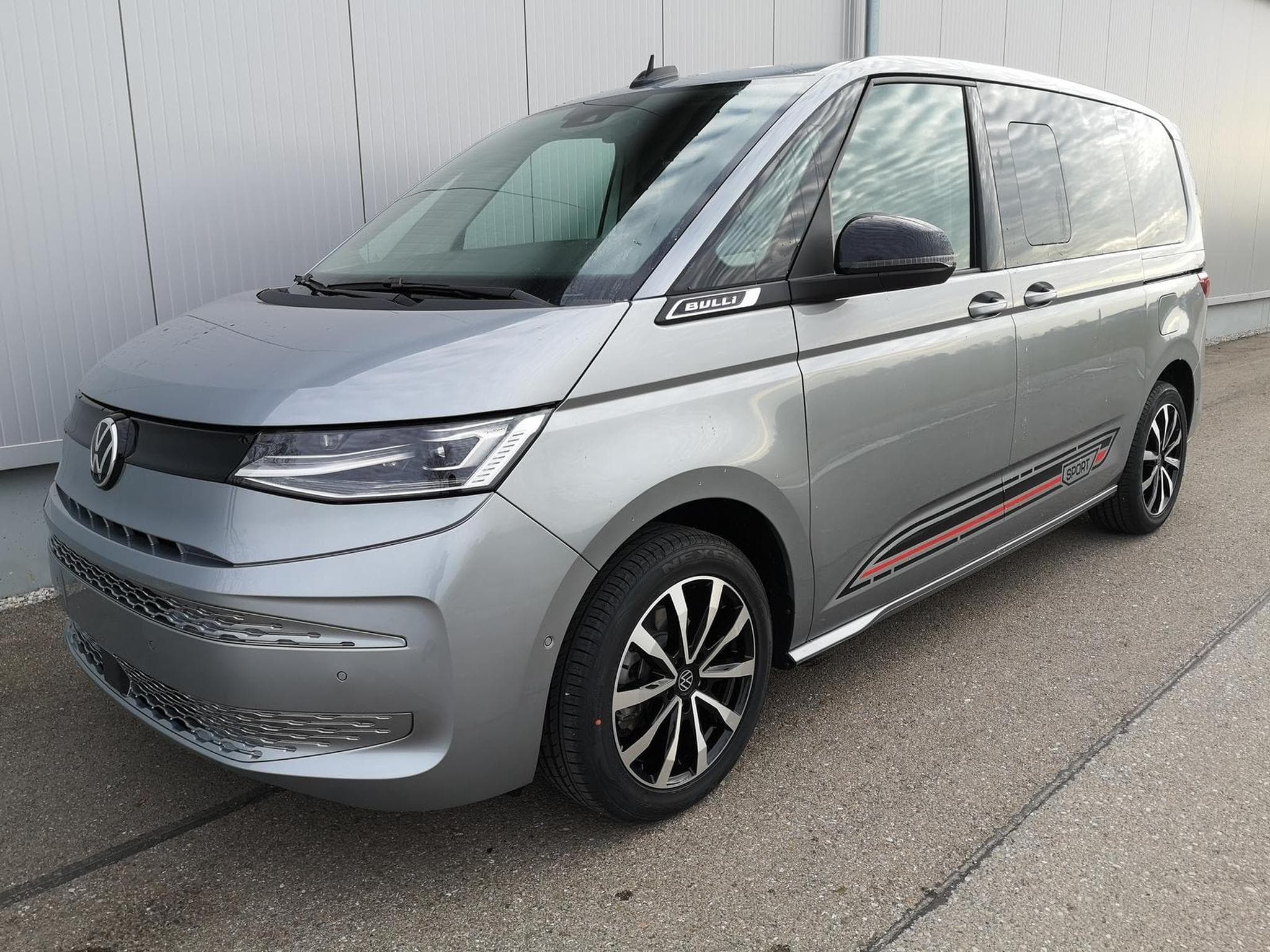 VW T7 Sport Edition (2026) - Photo 1