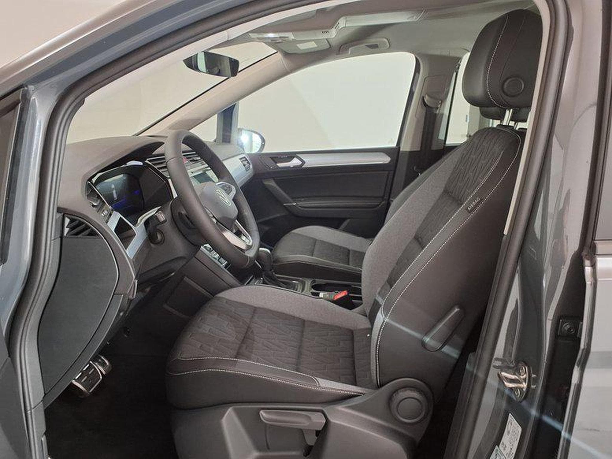 VW Touran Life Plus 1.5 TSI 7-Gang-DSG (2025) - Foto 9