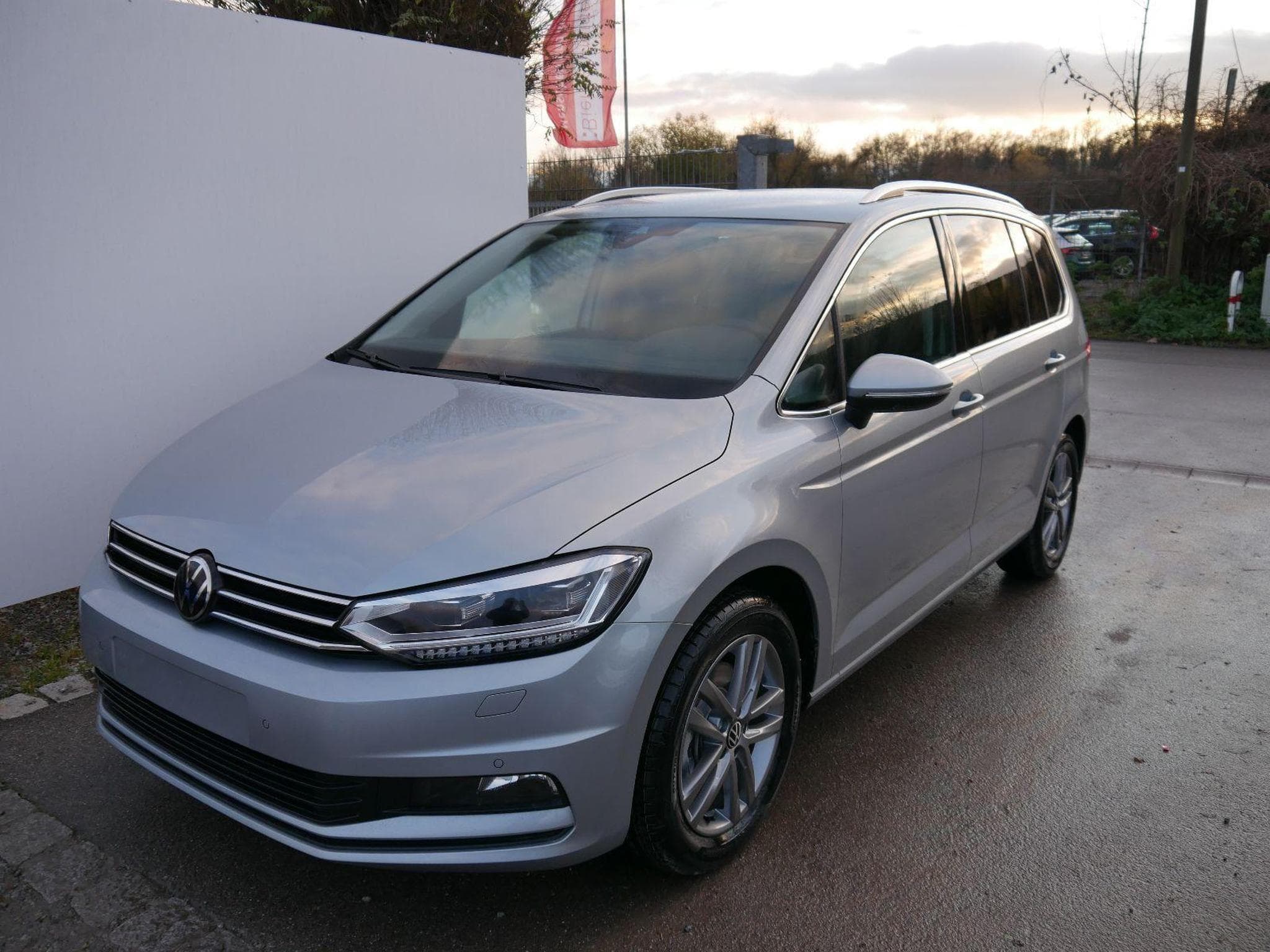 VW Touran Comfortline (2026) - Foto 1