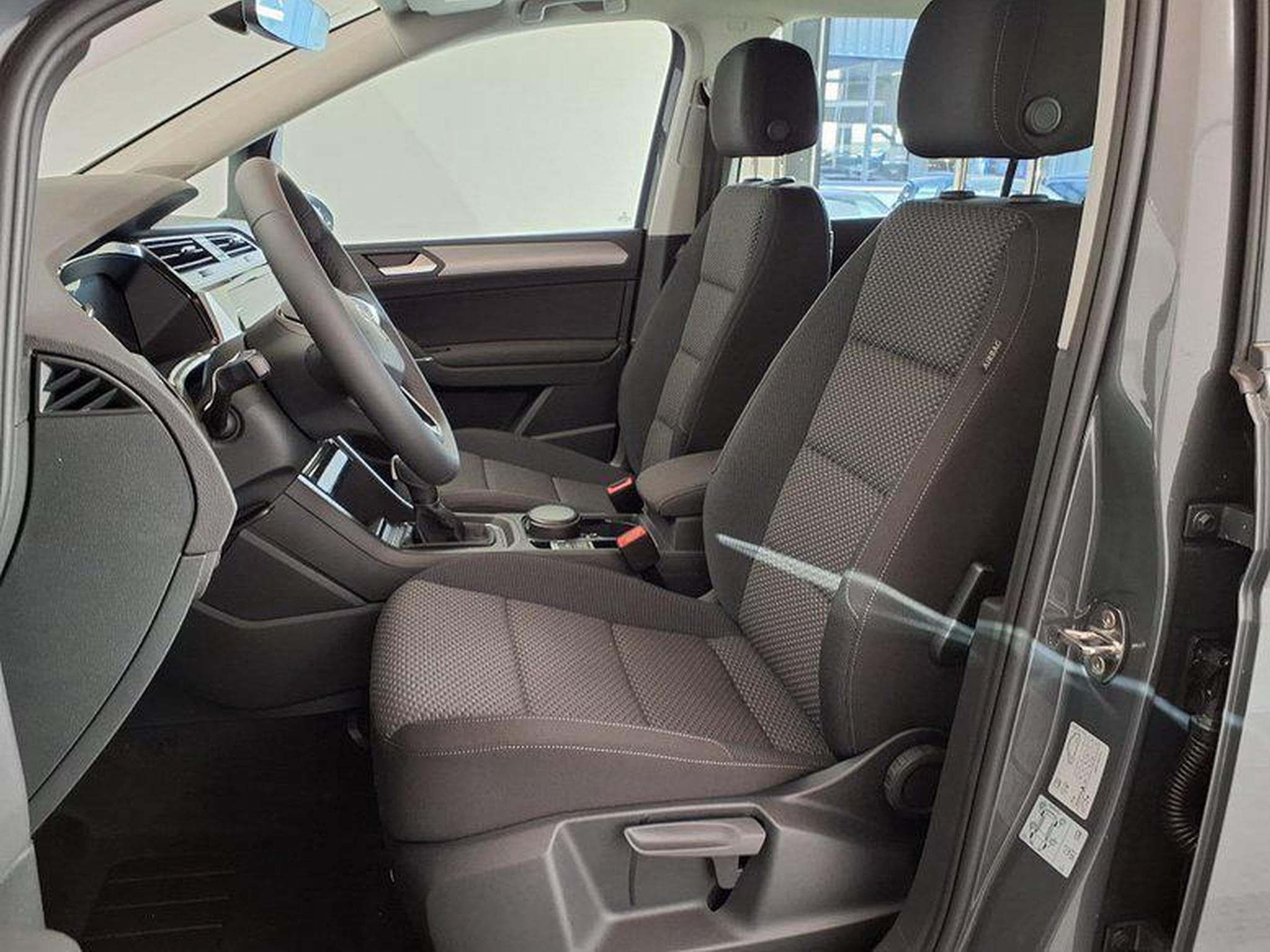VW Touran Life Plus 1.5 TSI 7-Gang-DSG (2026) - Photo 9