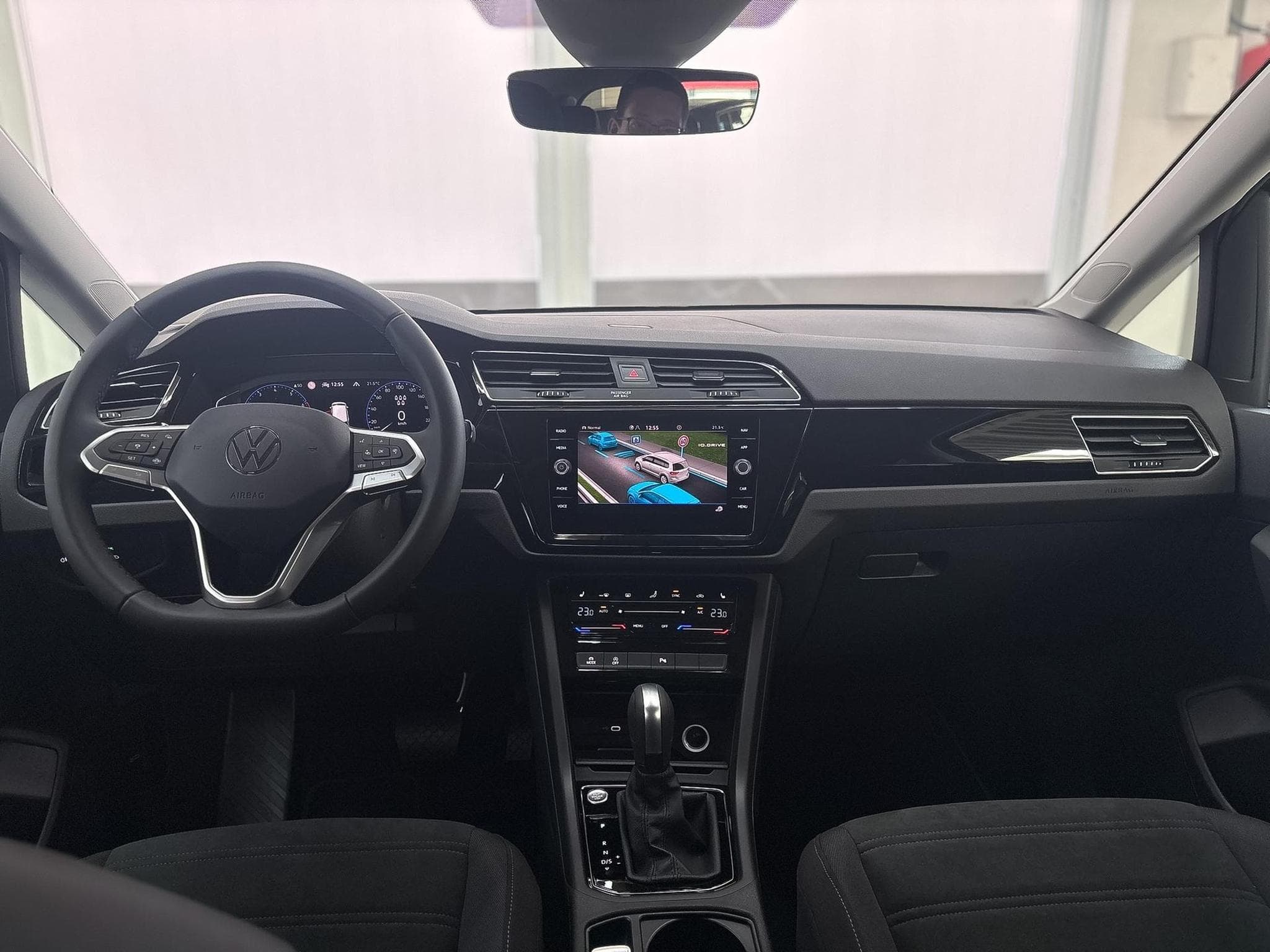 VW Touran R-LINE (2026) - Foto 10